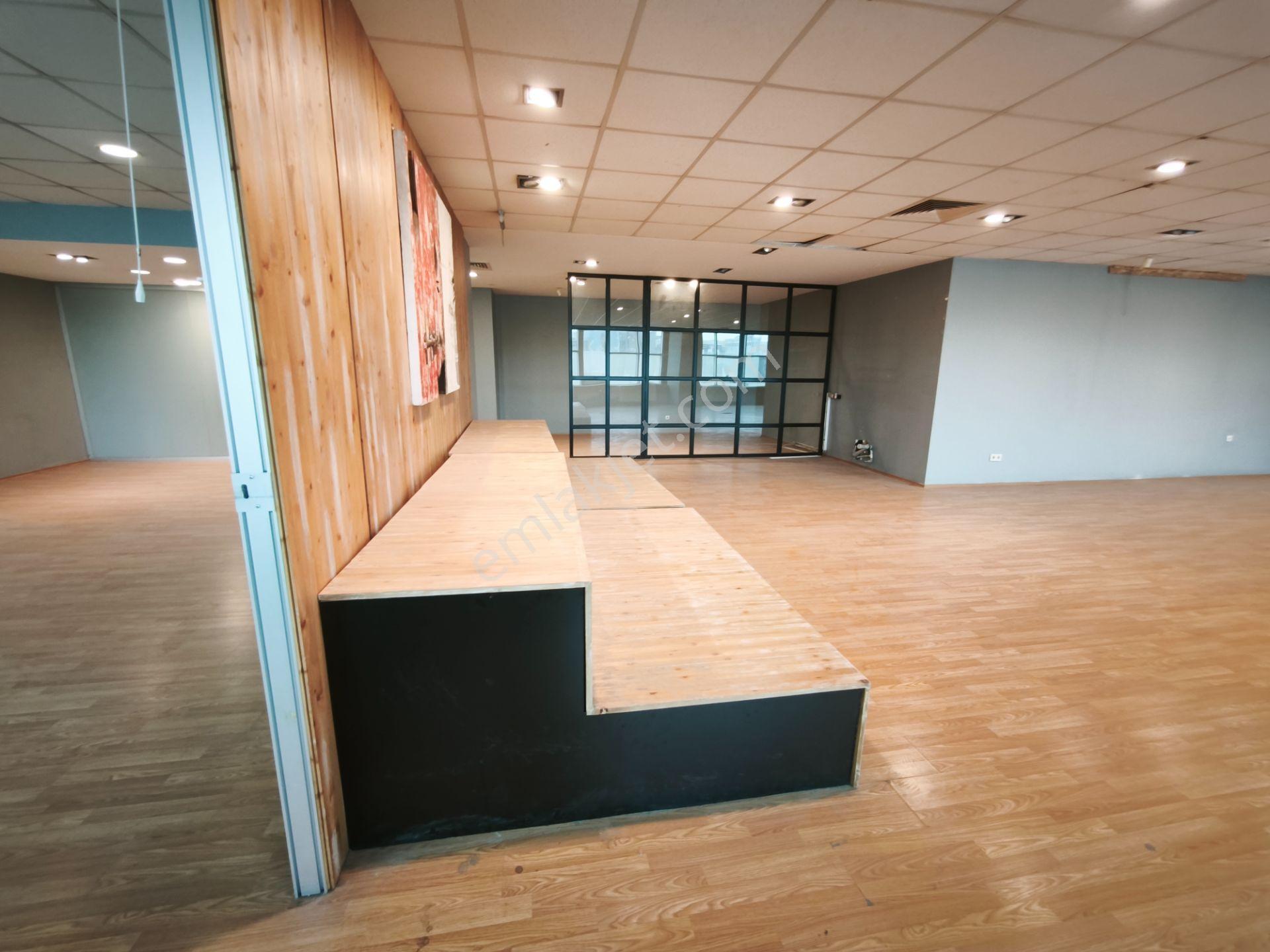 Basın Ekspres Üzerinde Prestijli Plaza'da 1000 M2 Kiralık Ofis - Görsel 22