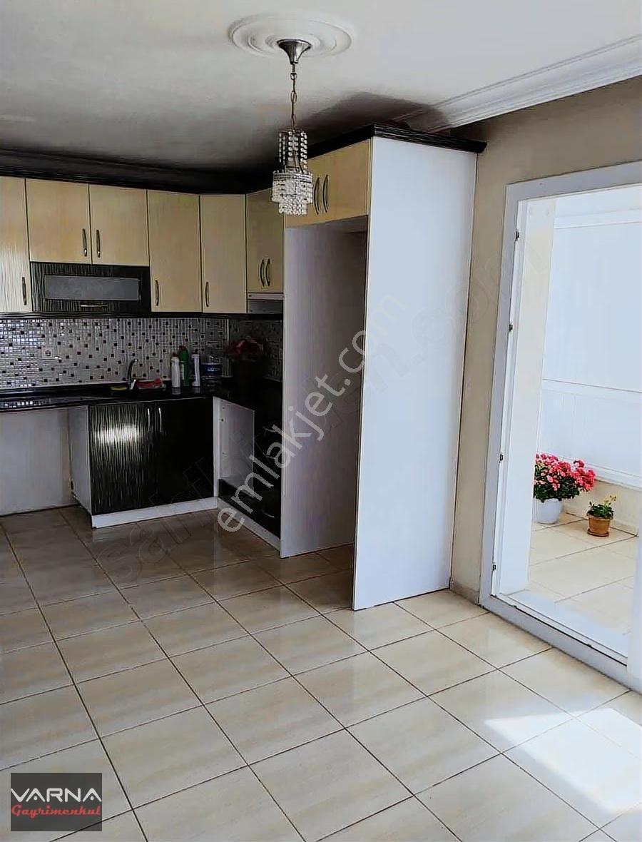 Menderes Cüneytbey Mah. Satılık 2+1 80 M2 Daire - Görsel 6