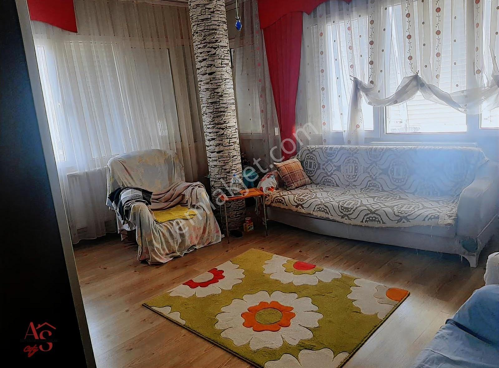 Güzelyalı Sağlık Ocağı Sokağında Köşe Konum 3+1 Doğalgazlı Daire