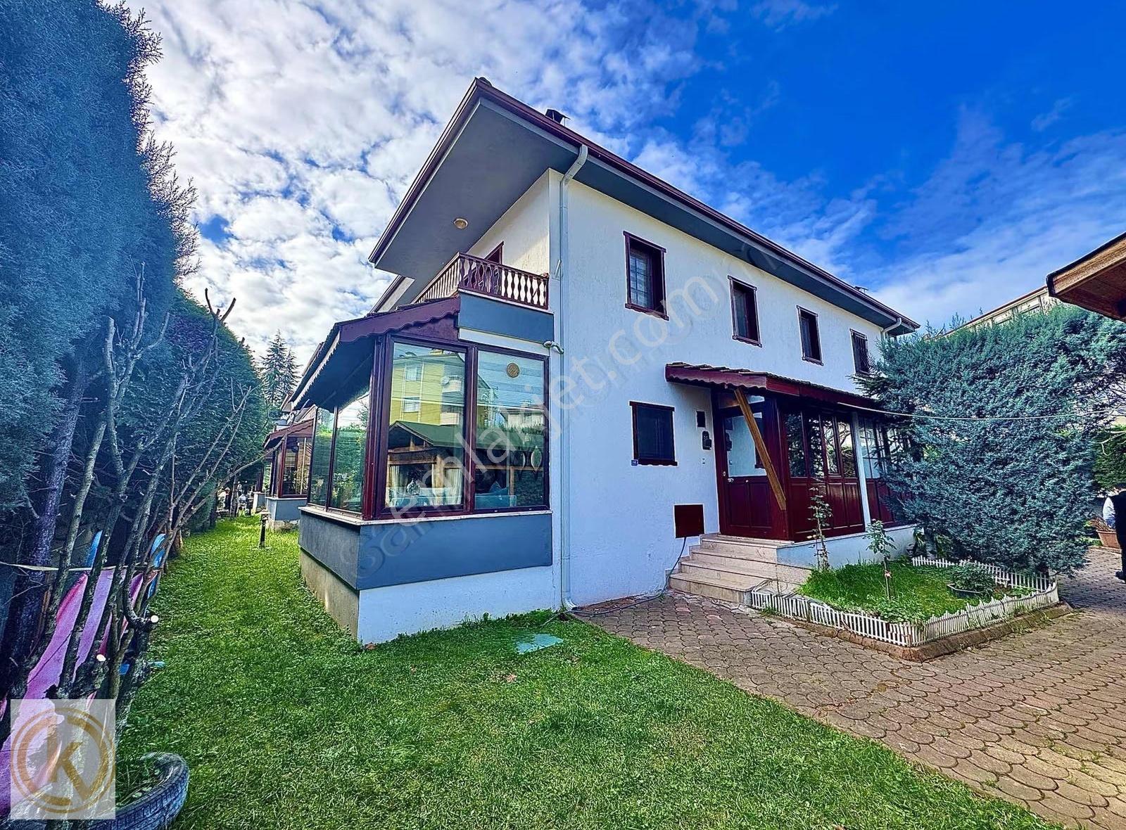 Kaymak Emlak Serdivan Belediye Civarı Bahçeli 135m2 Satılk Villa