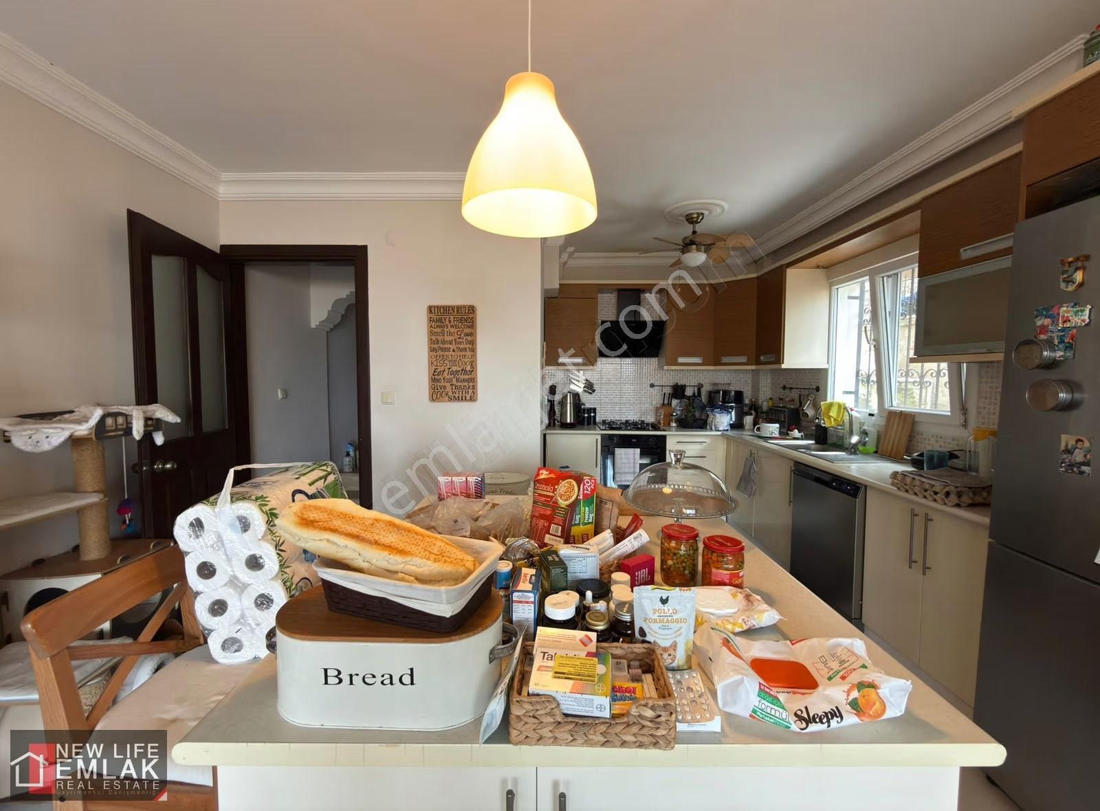 Kuşadası Marinada Deniz Manzaralı Satılık Villa !