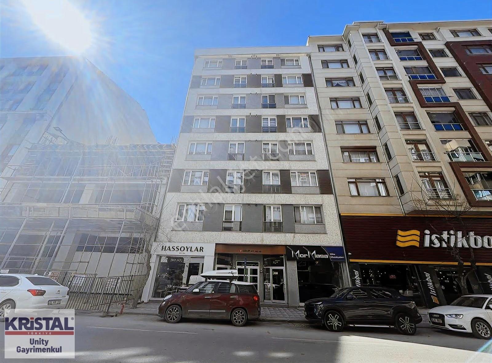 Yunus Emre Caddesi Üzerinde Satılık 3+1 Geniş Ferah Daire - Görsel 2
