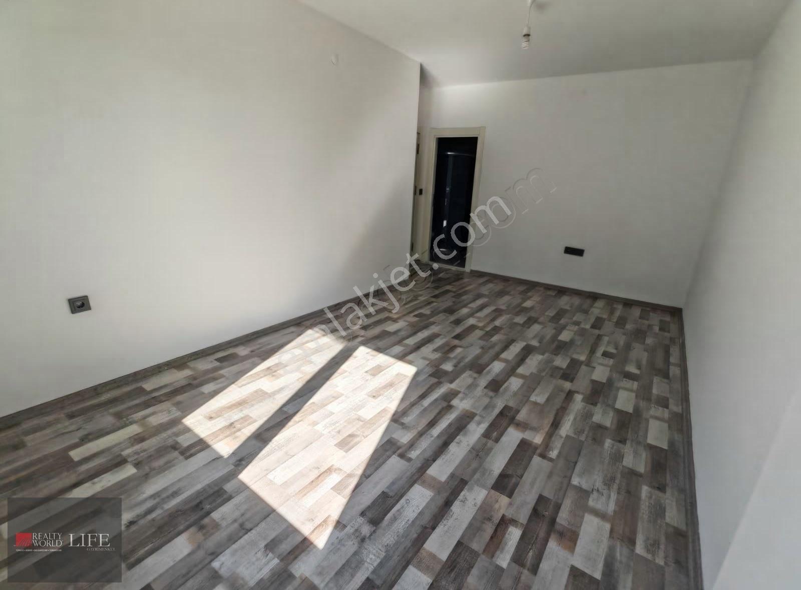 Rw Lıfe//sazova Mh. Yararlı Sk Ebeveyn Banyolu Satılık 3+1 Daire - Görsel 2
