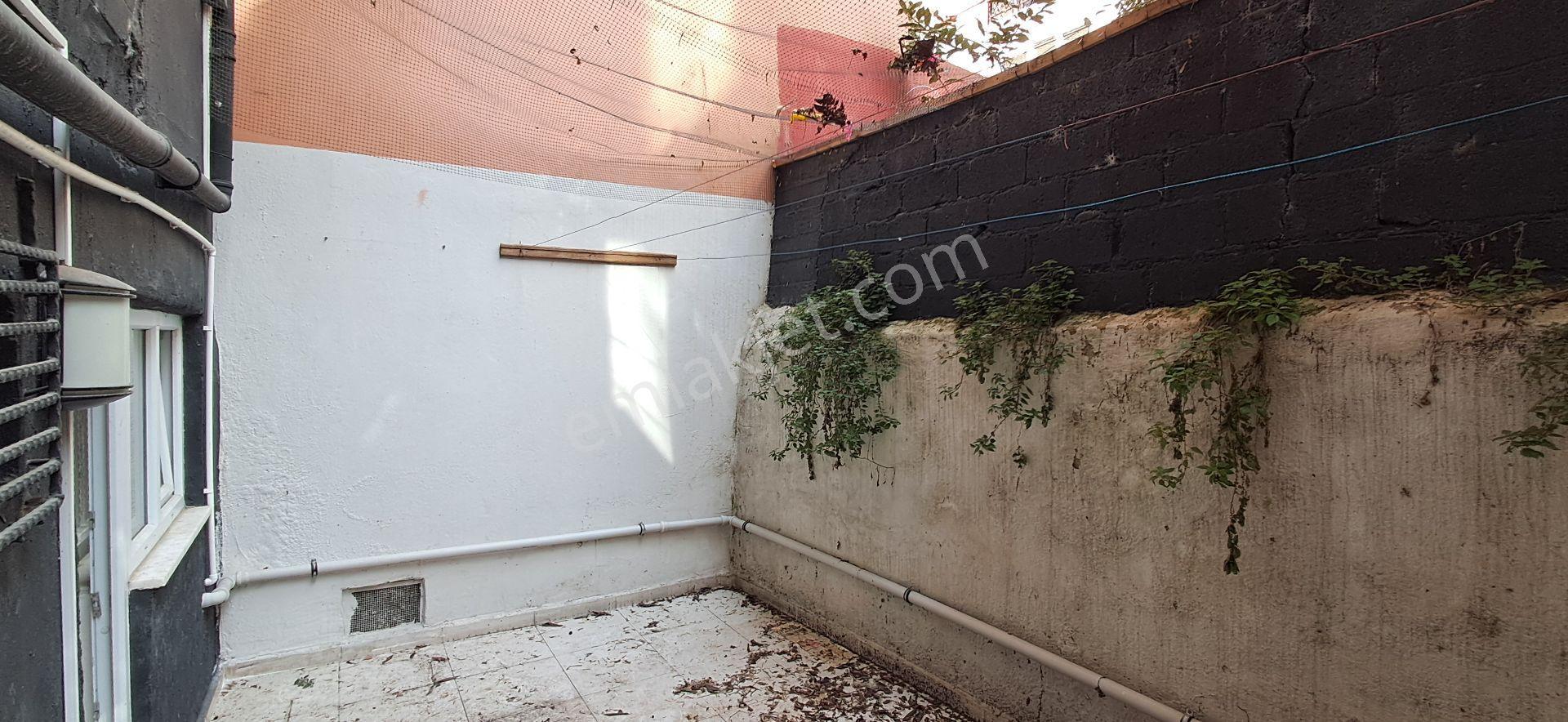 Bakırköy İstanbul Caddesine Çok Yakın 65 M2 Giriş 18 M2 Bodrum 18 M2 Bahçe Değerli Dükkan - Görsel 24