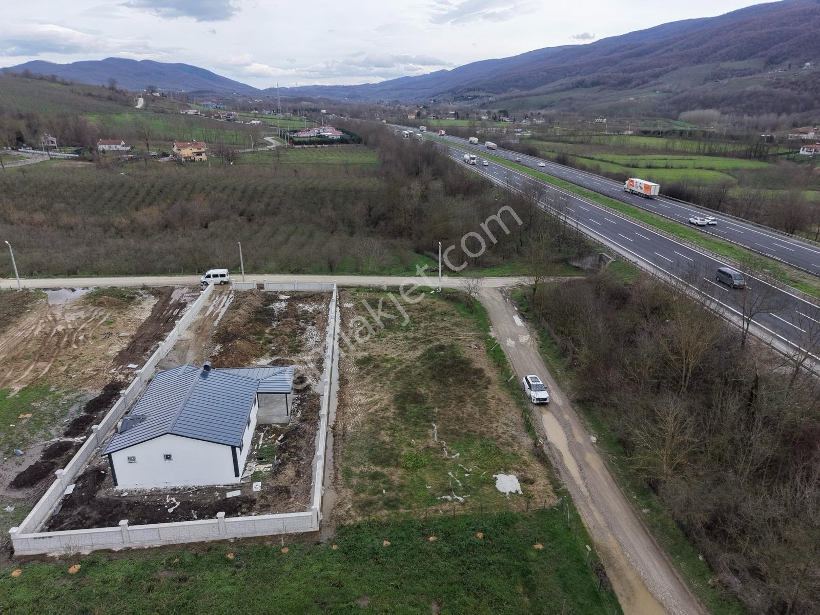 Emlakevim - Müstakil Tapu Asfalt Cepheli İmara Sıfır Arsa - Görsel 3