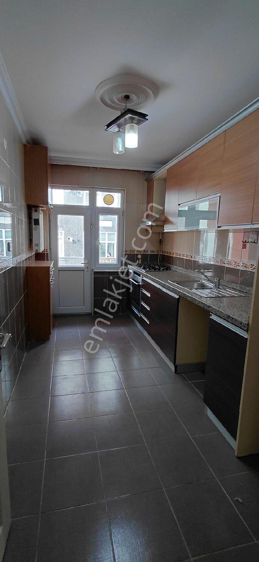 S.evler Merkezde Metrobüse 3dk.yeni Binada Otoparkli 3+1 130m2 3.kat Lüx Kupon Daire