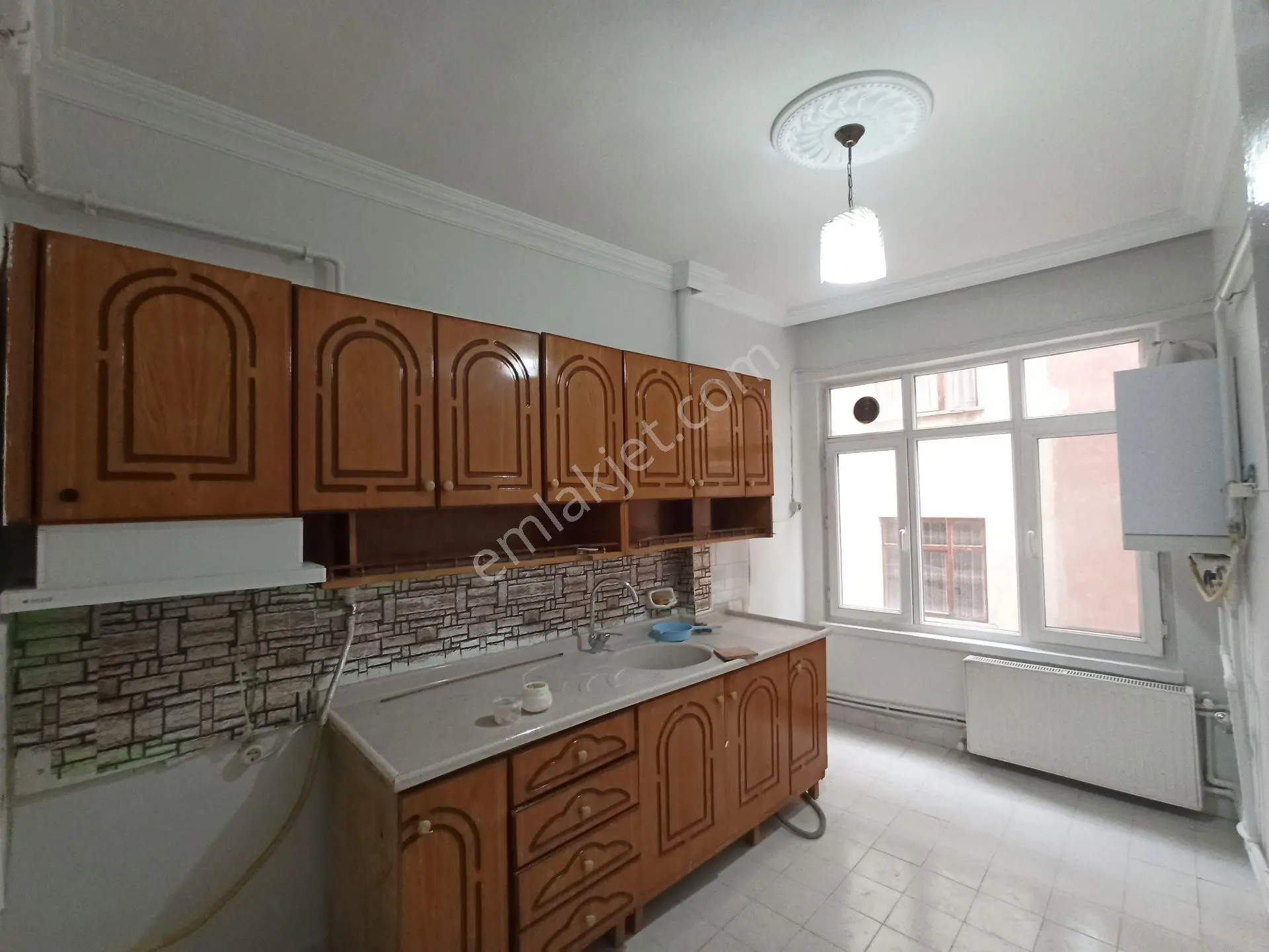 Harzem Gayrimenkulden Rızaiye Mahallesinde Uygun Fiyata 2+1 Satılık Daire