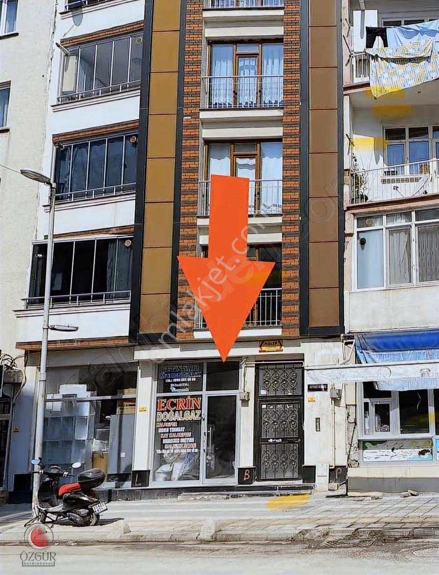 Özgür'den Sıtmapınarı Cadde Üzeri Satılık Dükkan