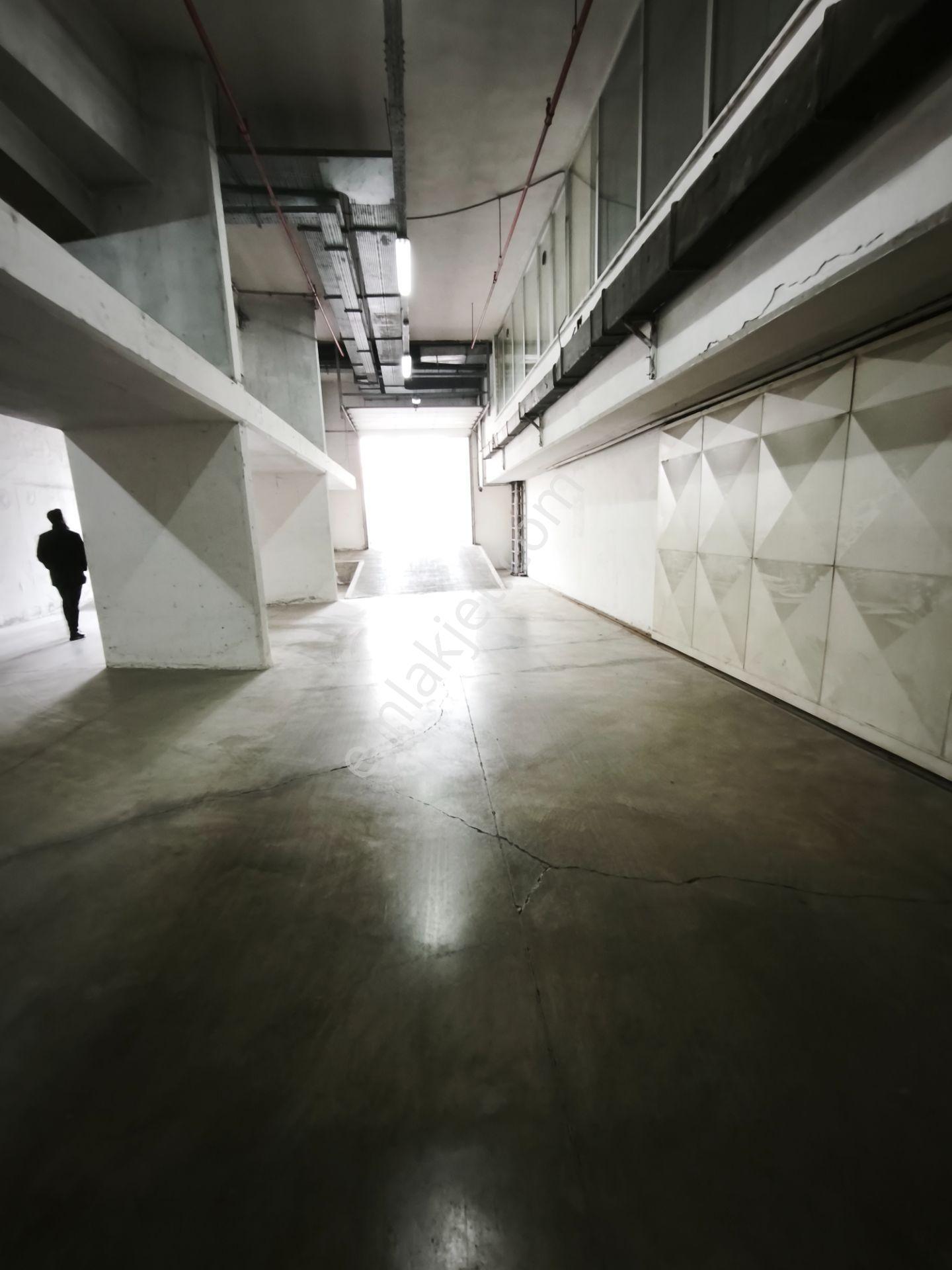 Basın Ekspres Üzerinde Prestijli Plaza'da 1000 M2 Kiralık Depo - Görsel 13