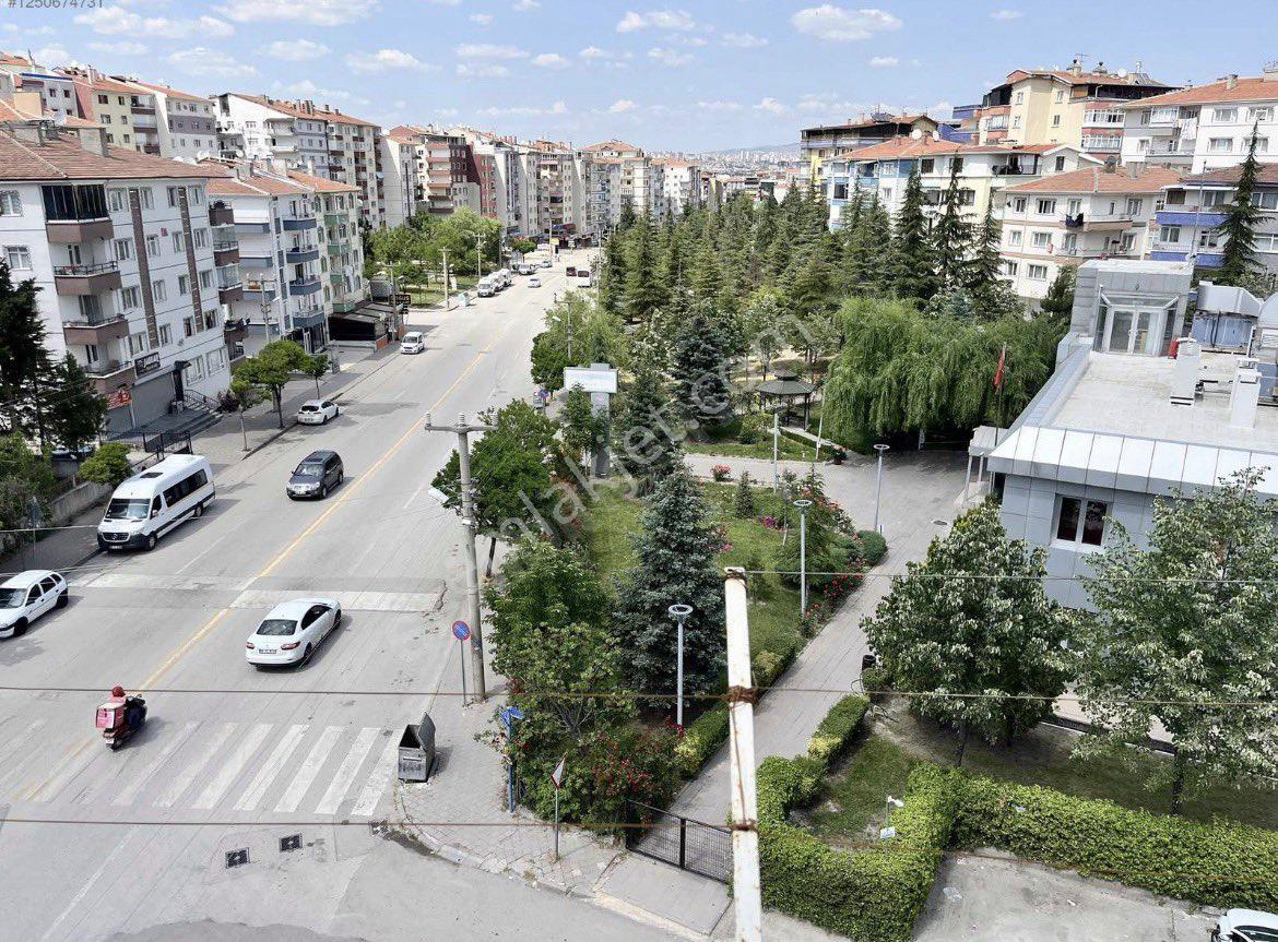 Hastaneye Komşu , Önü Asla Kapanmaz Manzaralı 145 M2 Brüt 3+1 Geniş Daire - Görsel 3
