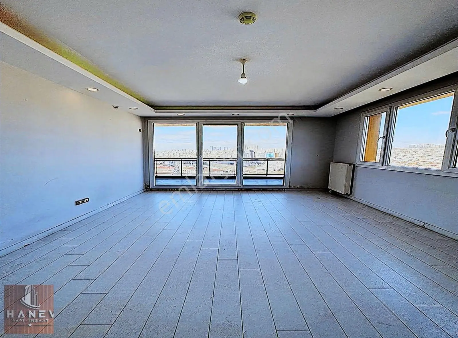 Metrobüse Yürüme Mesafesinde Lüks Site İçi 2+1 Satılık Daire !! - Görsel 3