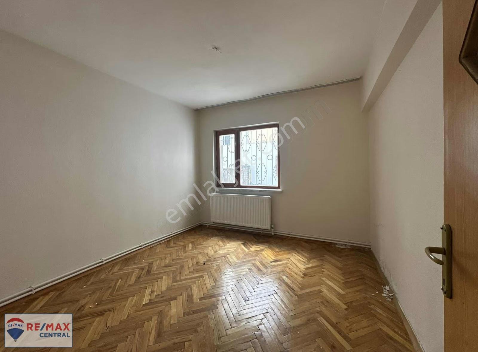 Remax Central ' Çarşıya Yakın Köşe Konumda Kullanışlı 3+1 Daire - Görsel 4