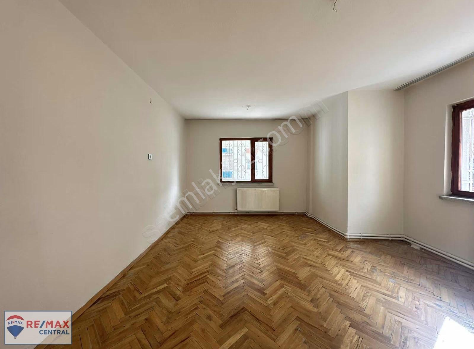 Remax Central ' Çarşıya Yakın Köşe Konumda Kullanışlı 3+1 Daire - Görsel 8