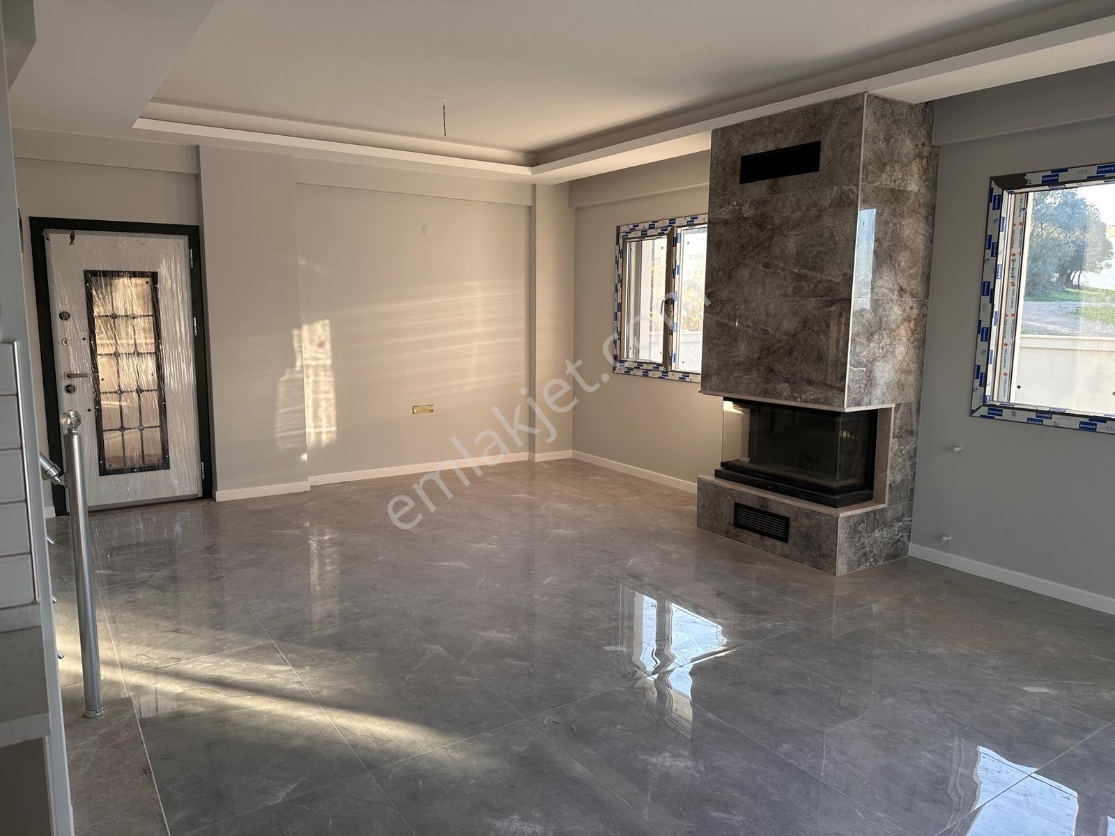 Foça Kozbeyli'de, Deniz Manzaralı, Yeni 3+1 Geniş Bahçeli Villa - Görsel 6