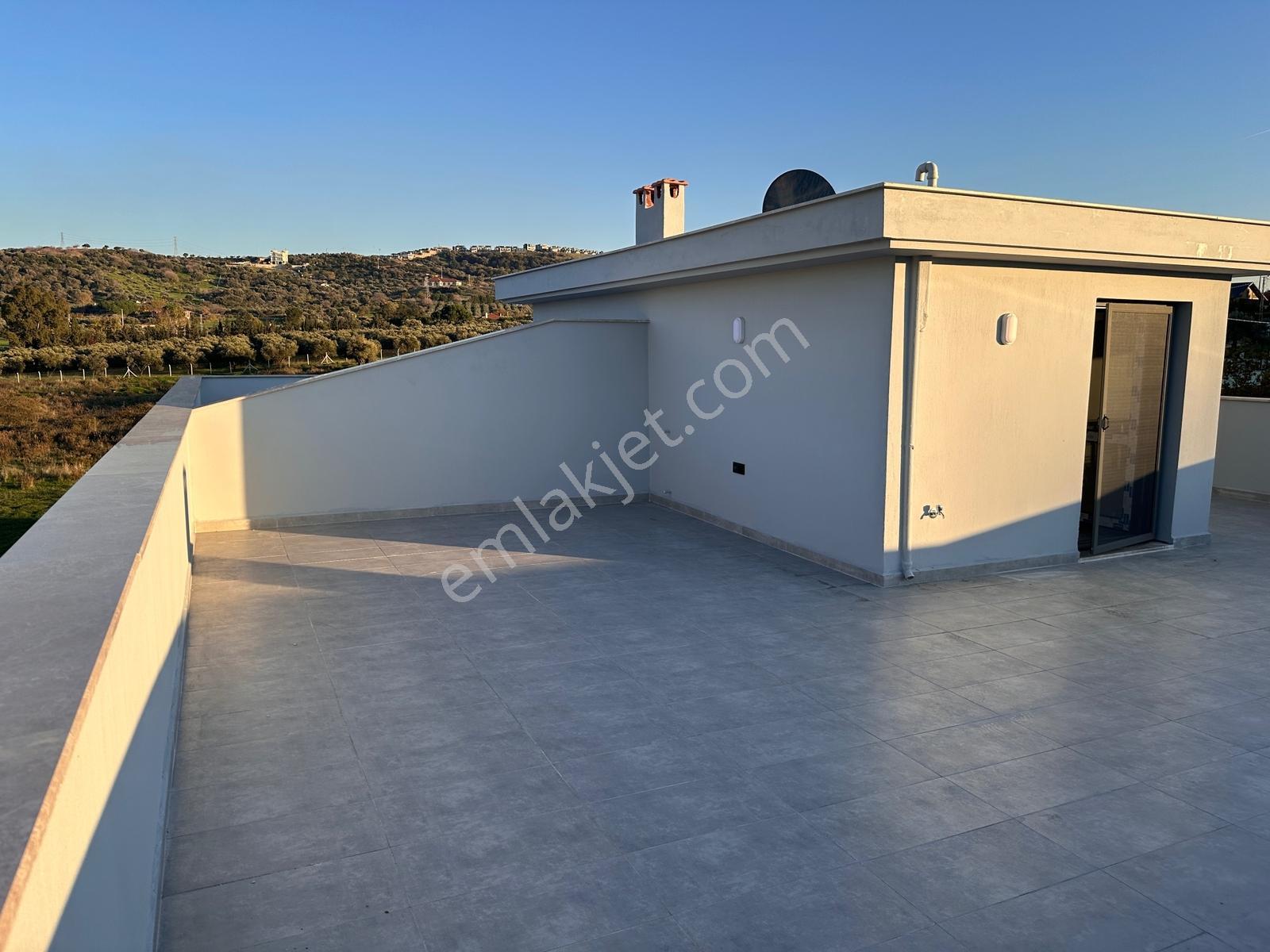 Foça Kozbeyli'de, Deniz Manzaralı, Yeni 3+1 Geniş Bahçeli Villa - Görsel 29