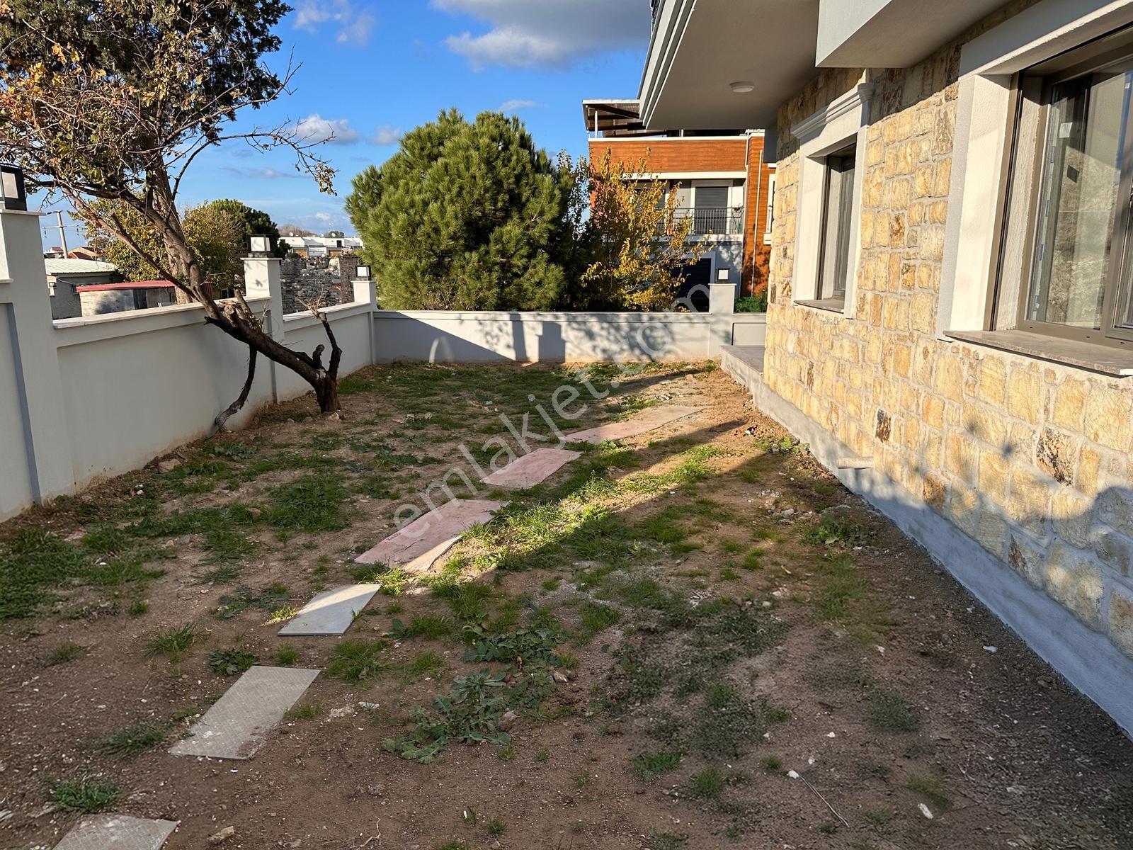 Foça Kozbeyli'de, Deniz Manzaralı, Yeni 3+1 Geniş Bahçeli Villa - Görsel 31