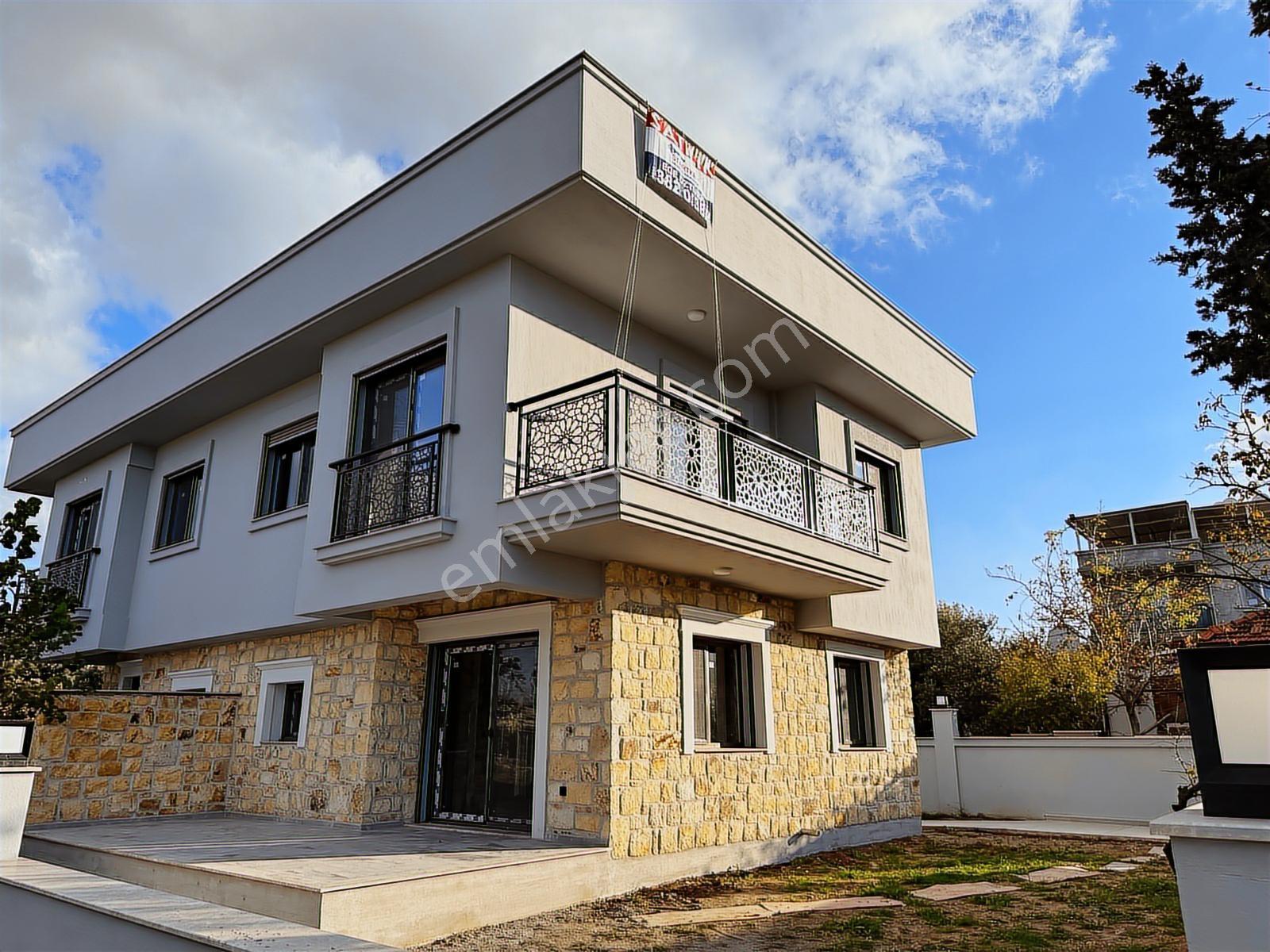 Foça Kozbeyli'de, Deniz Manzaralı, Yeni 3+1 Geniş Bahçeli Villa - Görsel 22