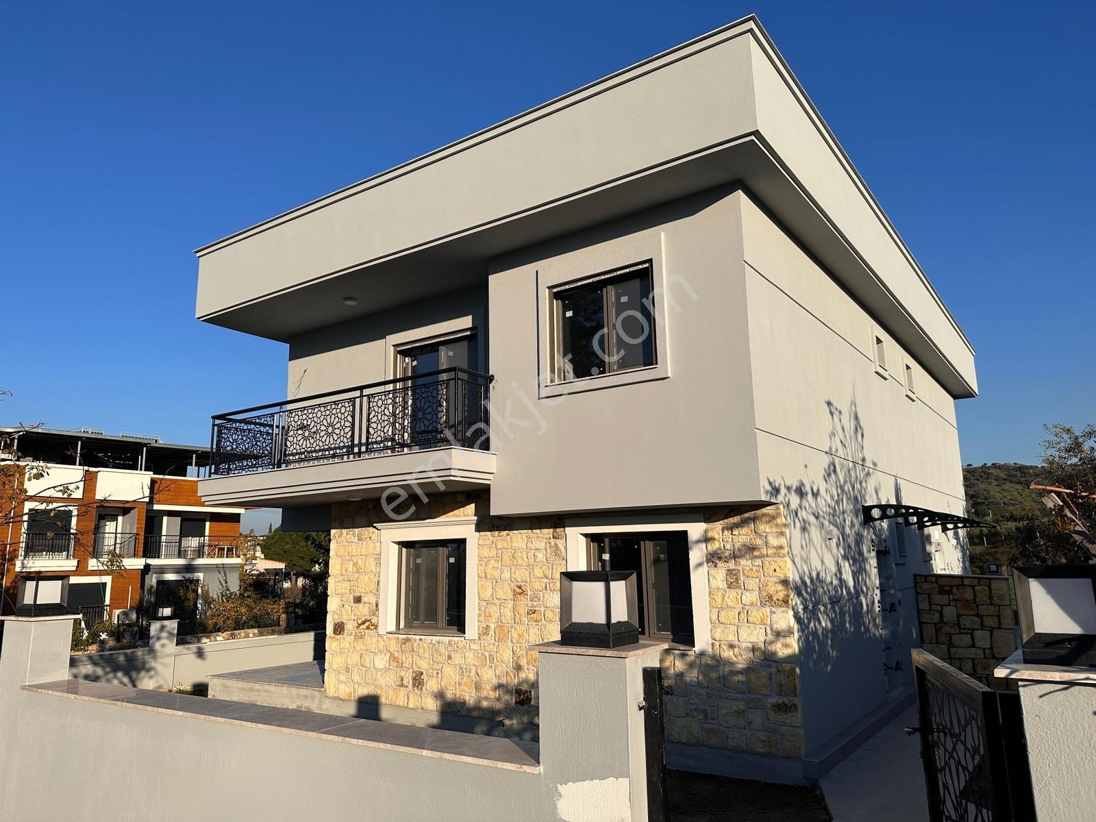 Foça Kozbeyli'de, Deniz Manzaralı, Yeni 3+1 Geniş Bahçeli Villa - Görsel 30