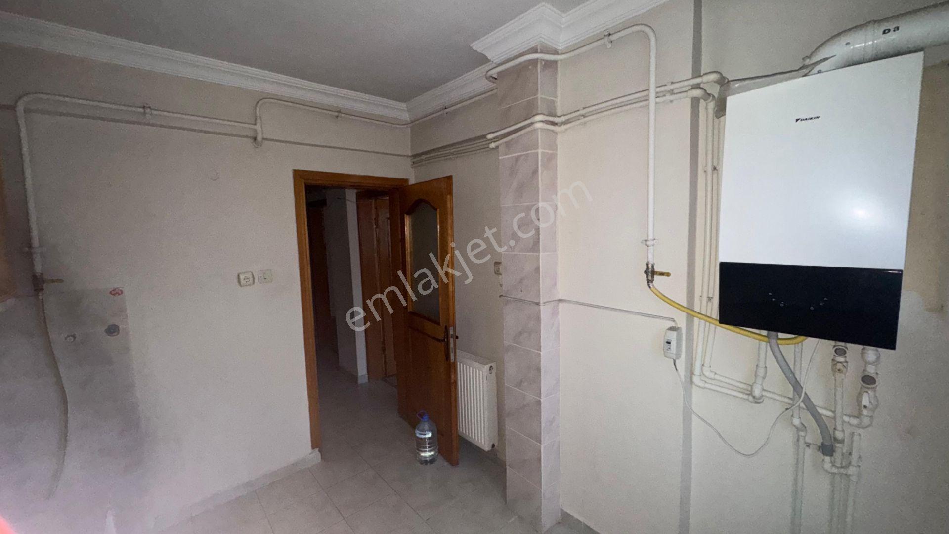Belediye Ve Hastane Ortasında Cadde Üzeri Daire - Görsel 12