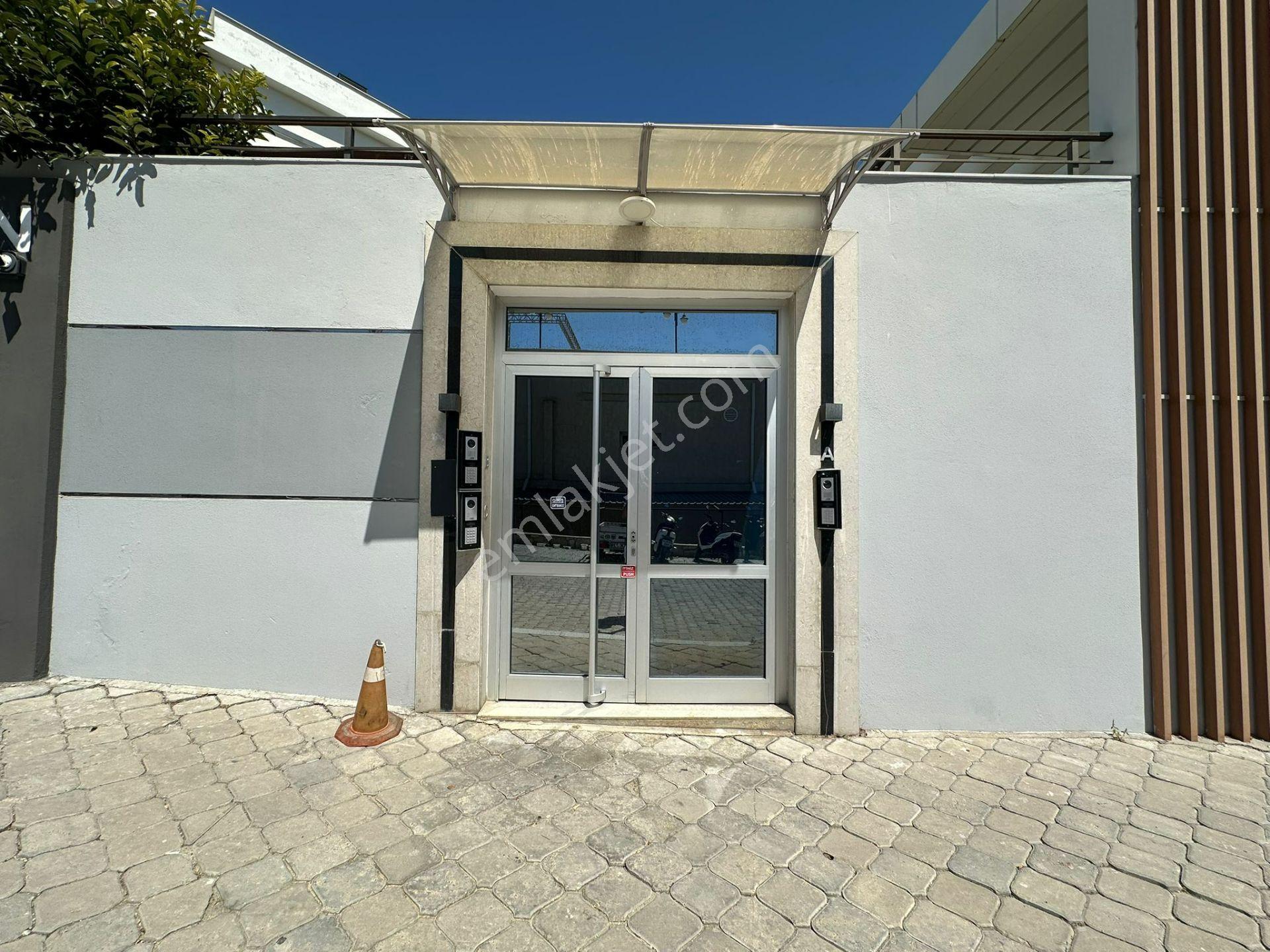 Kuşadası Kadınlar Denizi 3+1 Bahçe Katı Havuzlu Ultra Lüks Kiralık Daire - Görsel 34