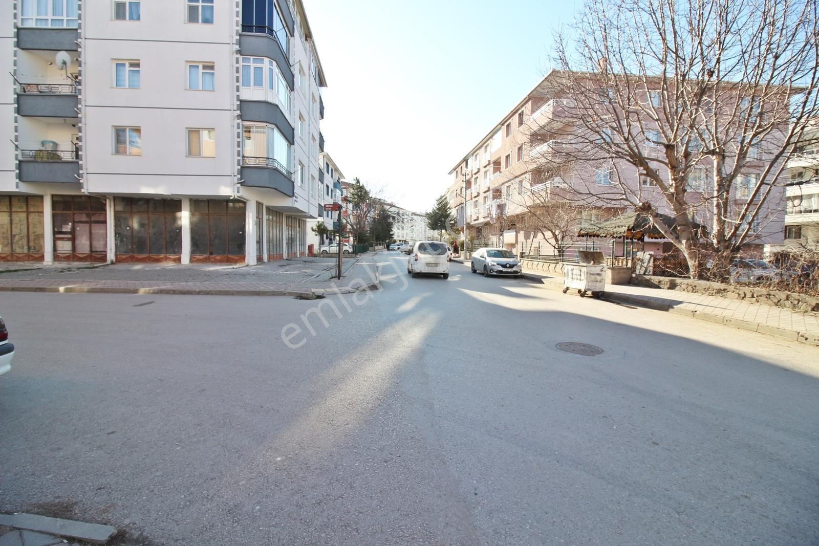 Yenikent Merkez'de 85 M2 Depolu 2 Katlı Köşe Dükkan - Görsel 10