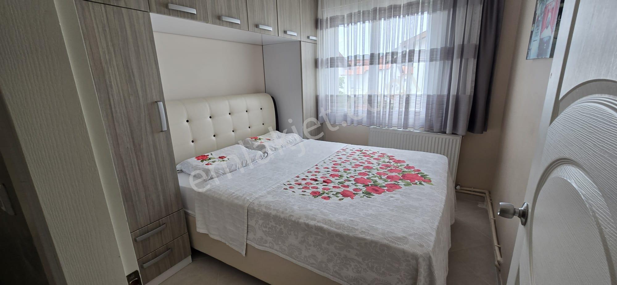 Yenifoça Pazaryerinde Satılık Müstakil Bahçeli 3+1 Lüx Villa - Görsel 12