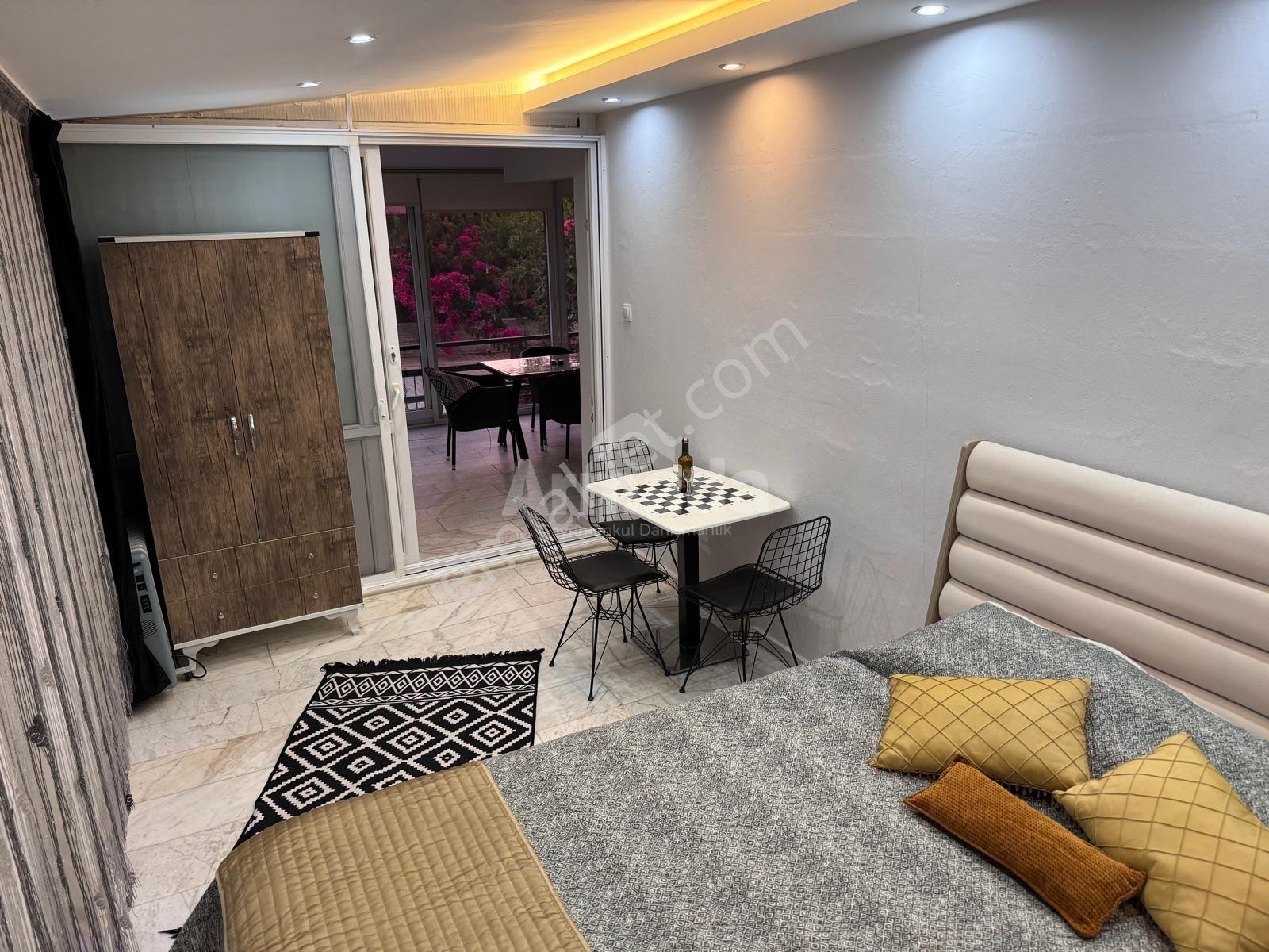 Kuşadası Güzelçamlıda Denize 500 M 8+3 Eşyalı Villa - Görsel 17