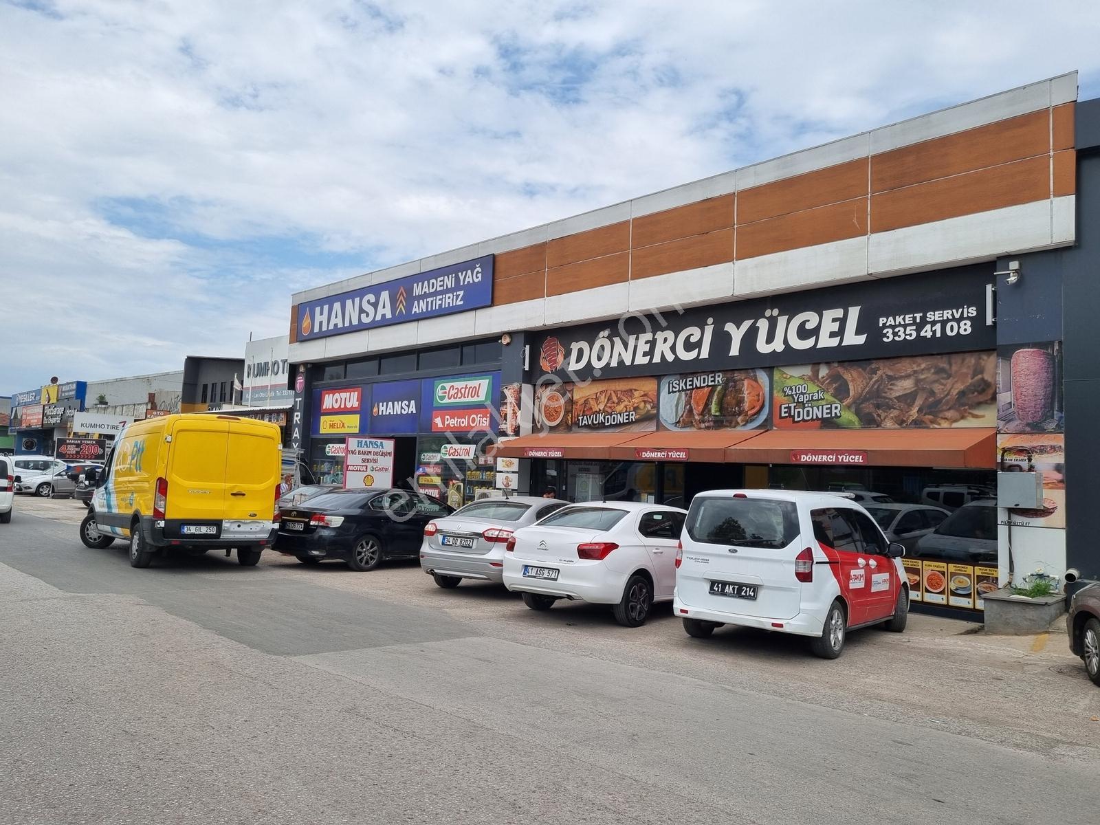 İzmit Sanayi Sitesi Karşısı Ana Caddede Satılık 817 M2 Dükkan !!