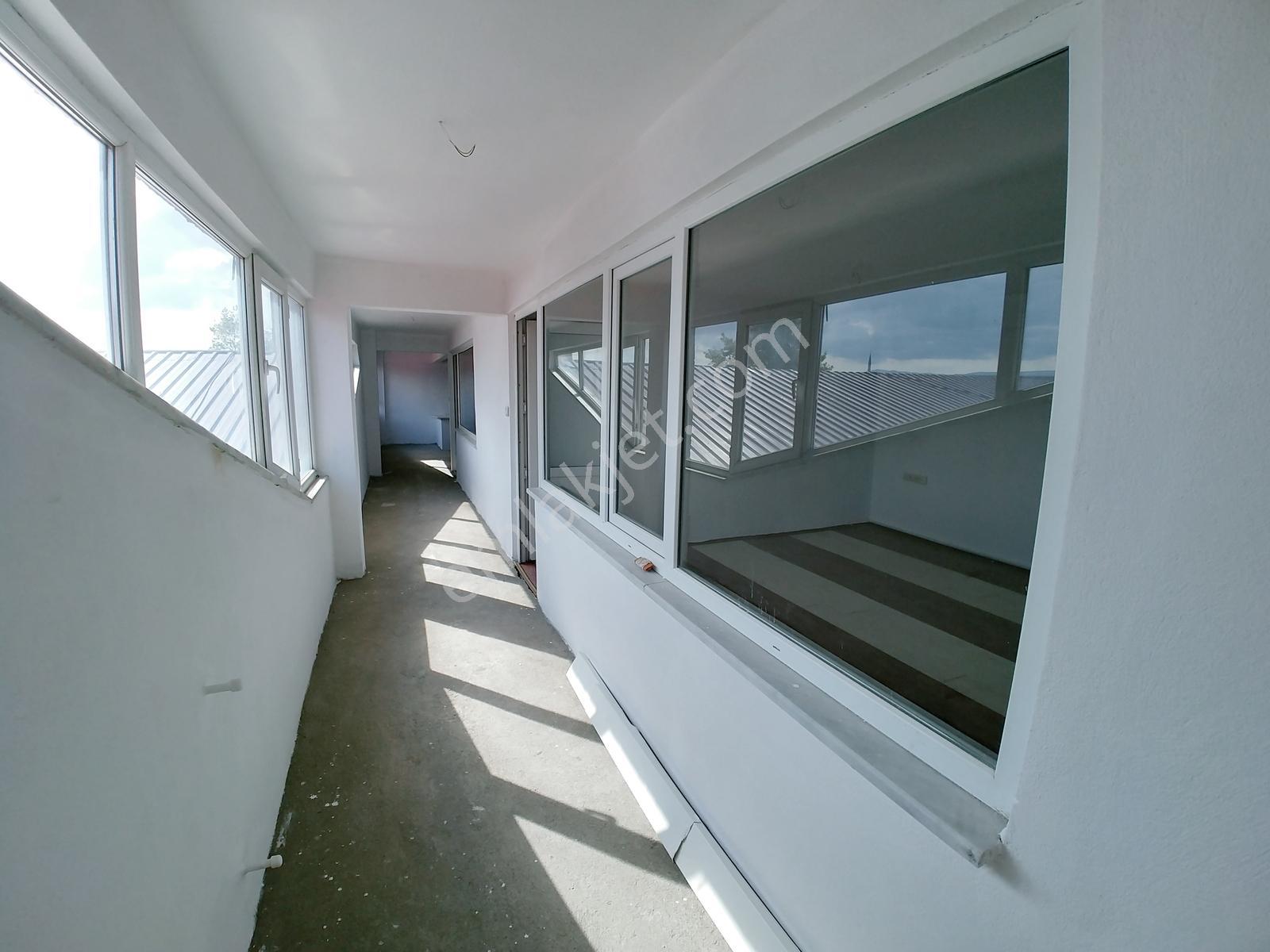 İzmit Sanayi Sitesi Karşısı Ana Caddede Satılık 817 M2 Dükkan !! - Görsel 26