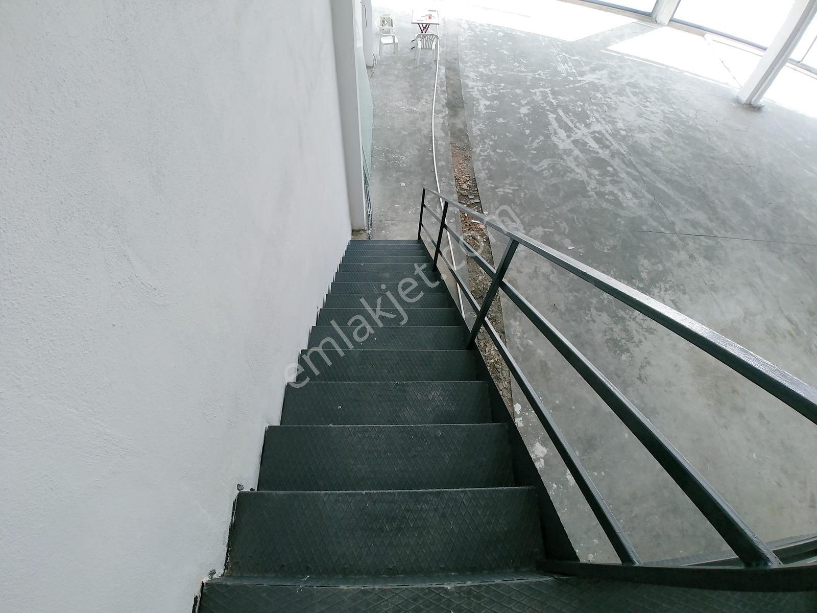 İzmit Sanayi Sitesi Karşısı Ana Caddede Satılık 817 M2 Dükkan !! - Görsel 11