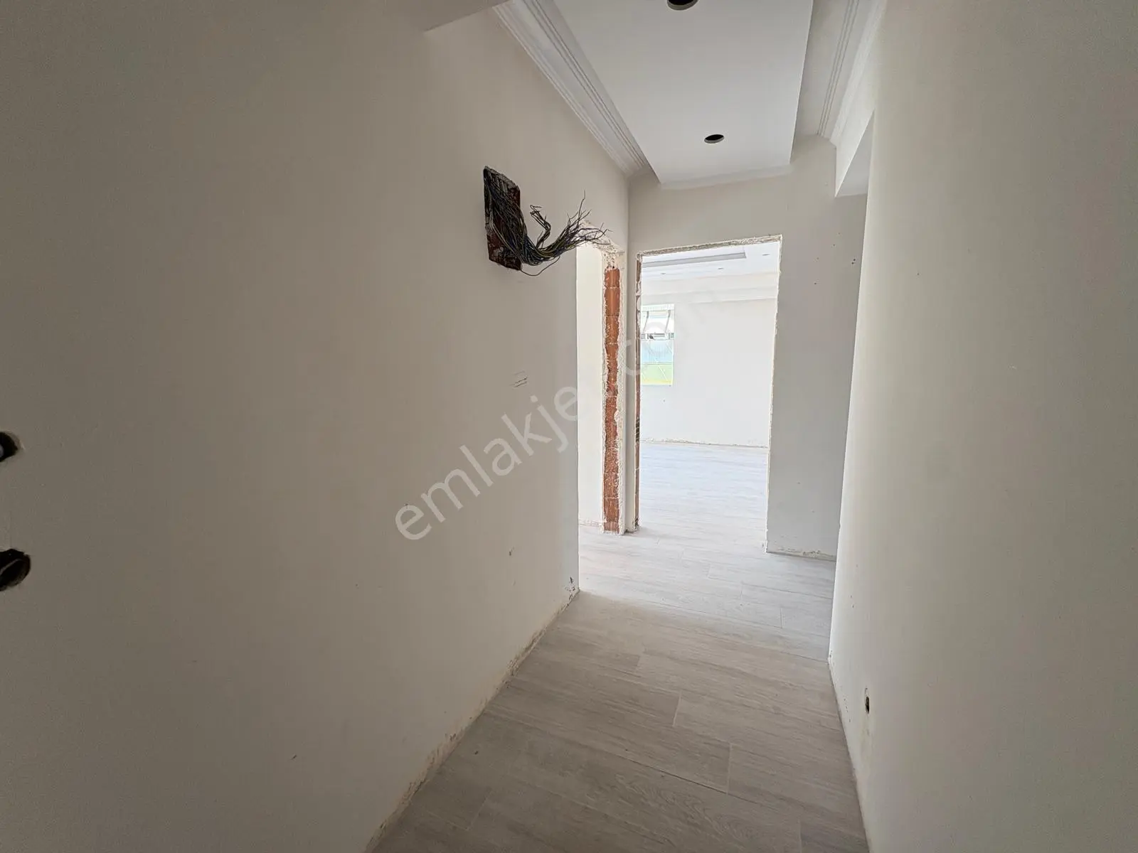 Merkezde 3+1 Kapalı Mutfak Ebeveyn Banyolu Ara Kat Satılık