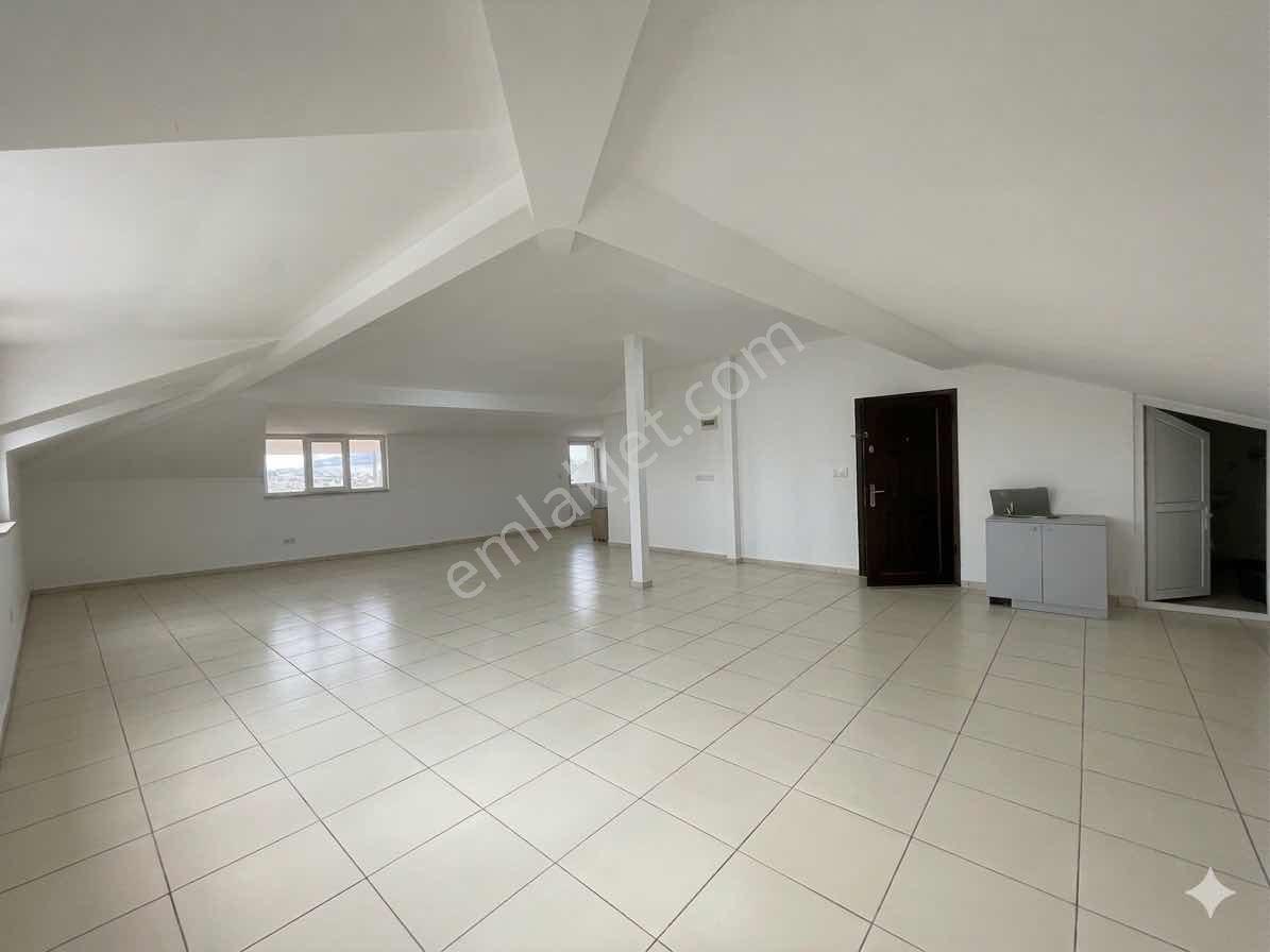 Sancaktepe'de Kiralık Dubleks Teraslı Plaza Katları - Görsel 7