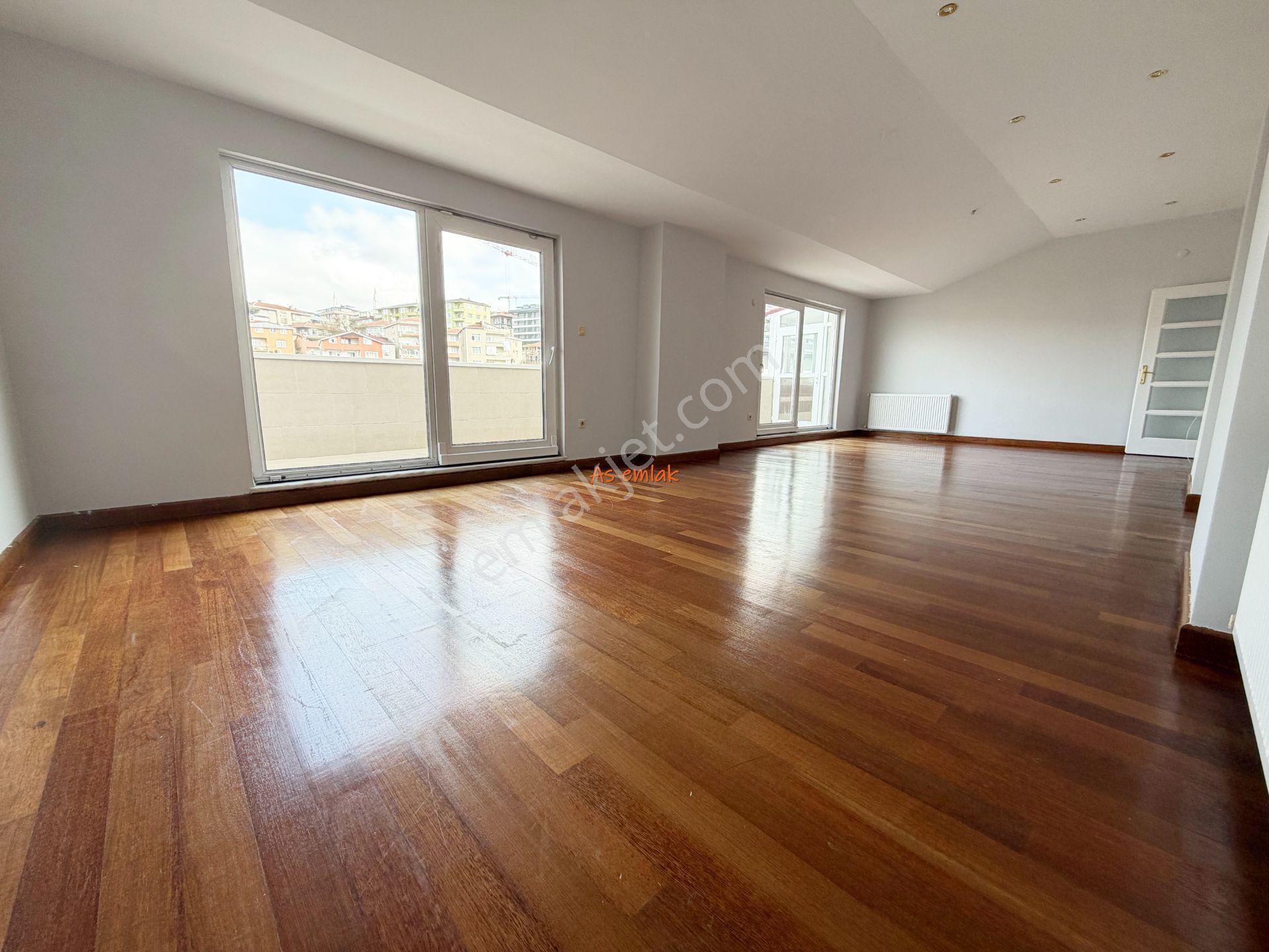 As Emlak'tan 4+1 Yeni Çamlıca Sitesinde Manzaralı Teraslı Daire