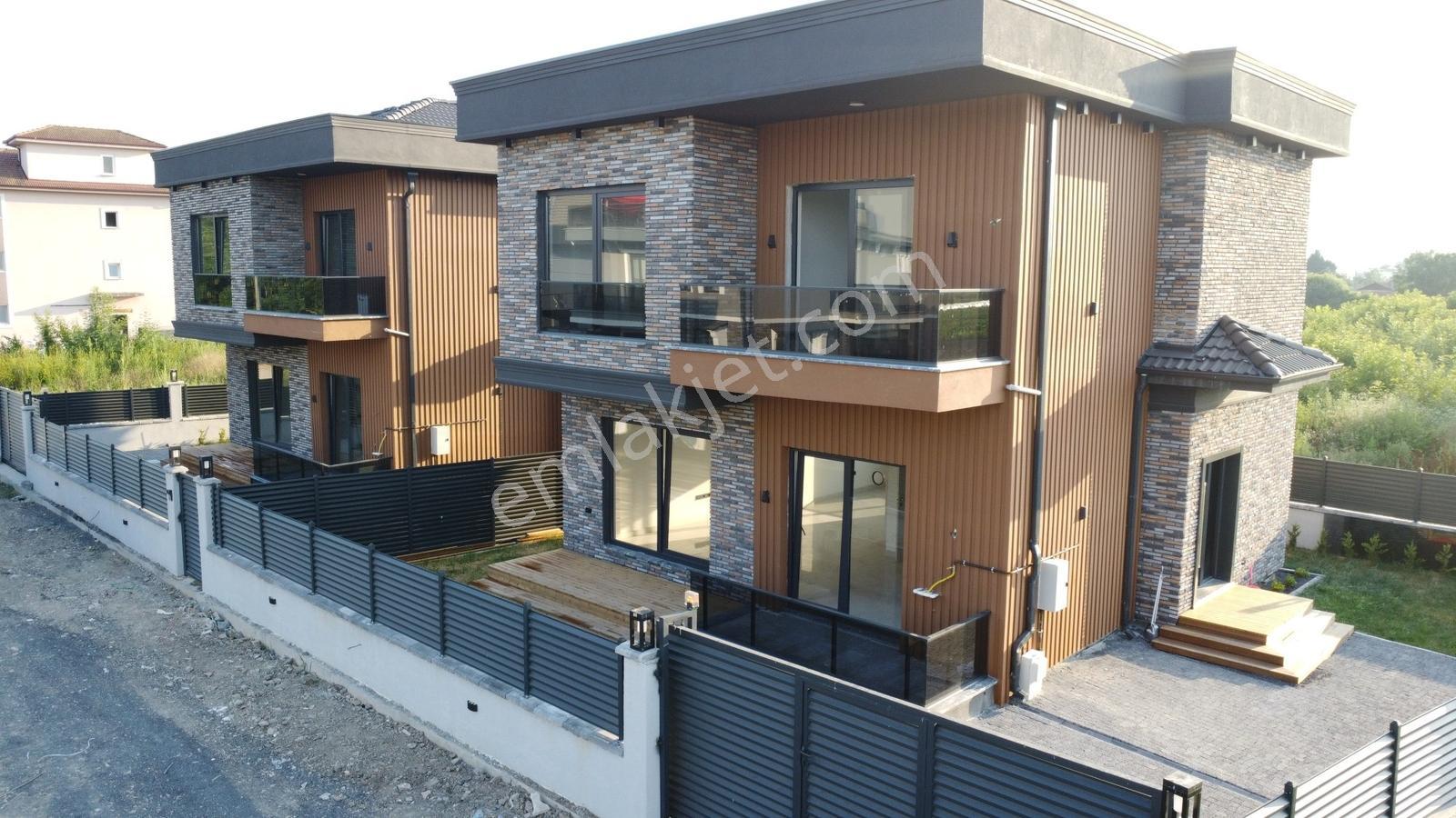 Geniş Yeşil Alanlı,tam Müstakil,özel Yapım,lüks Villa
