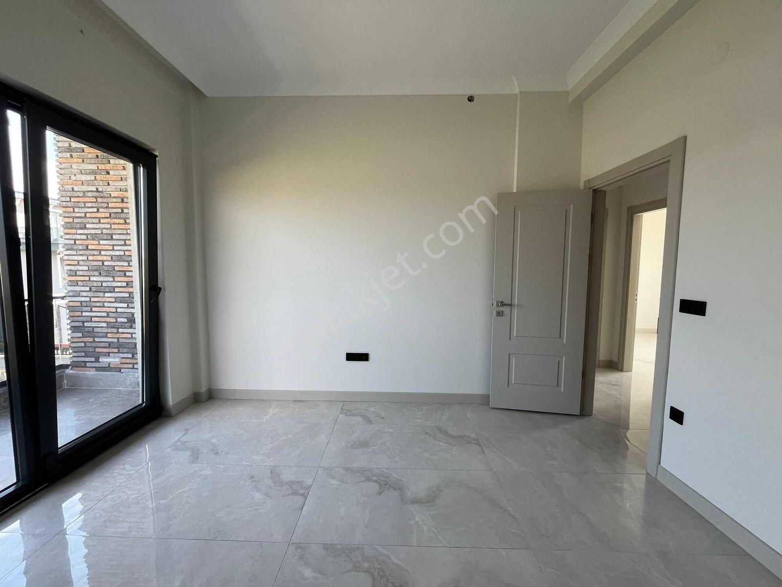 Geniş Yeşil Alanlı,tam Müstakil,özel Yapım,lüks Villa - Görsel 22