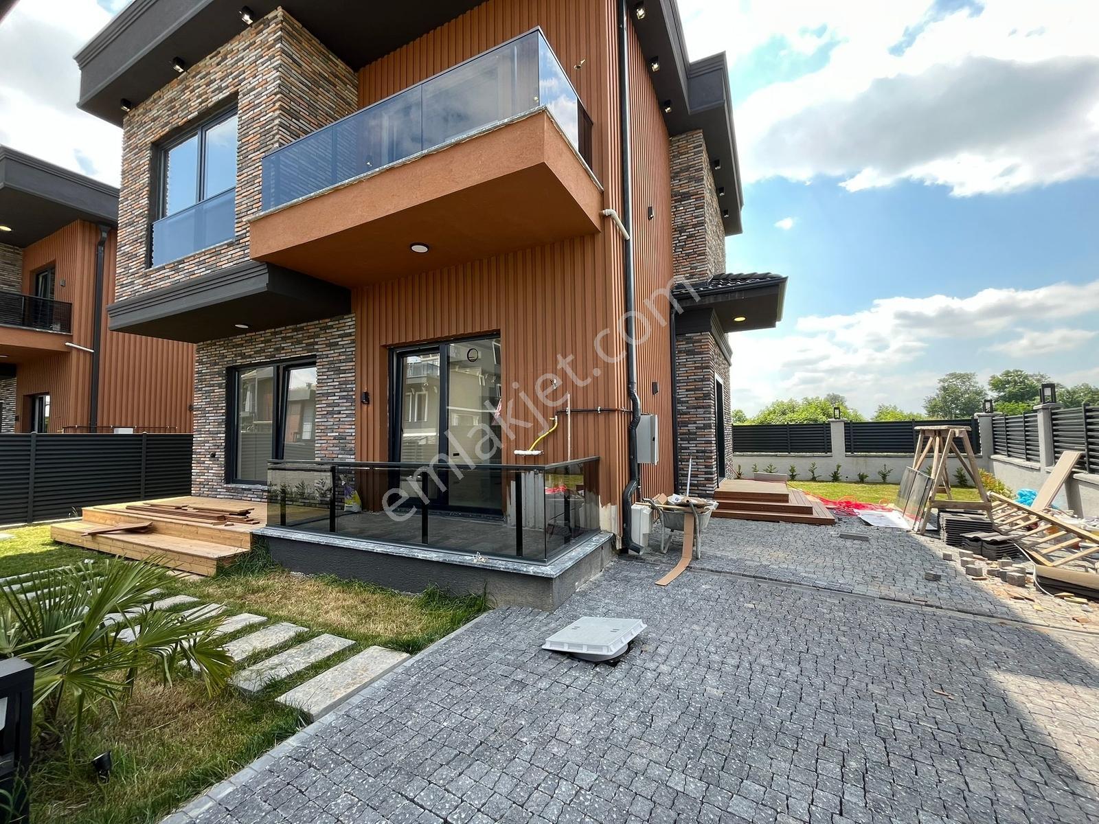 Geniş Yeşil Alanlı,tam Müstakil,özel Yapım,lüks Villa - Görsel 34