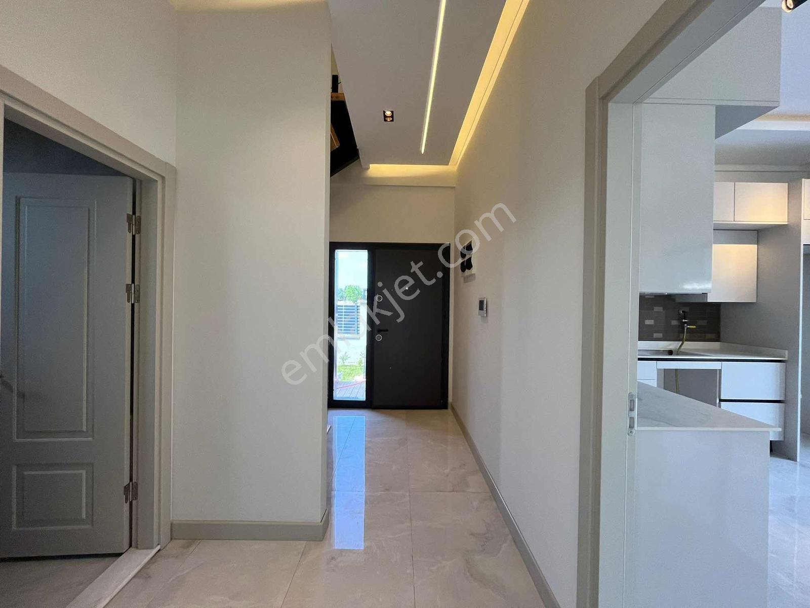 Geniş Yeşil Alanlı,tam Müstakil,özel Yapım,lüks Villa - Görsel 24