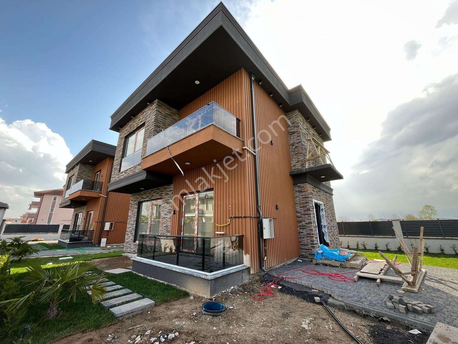Geniş Yeşil Alanlı,tam Müstakil,özel Yapım,lüks Villa - Görsel 32