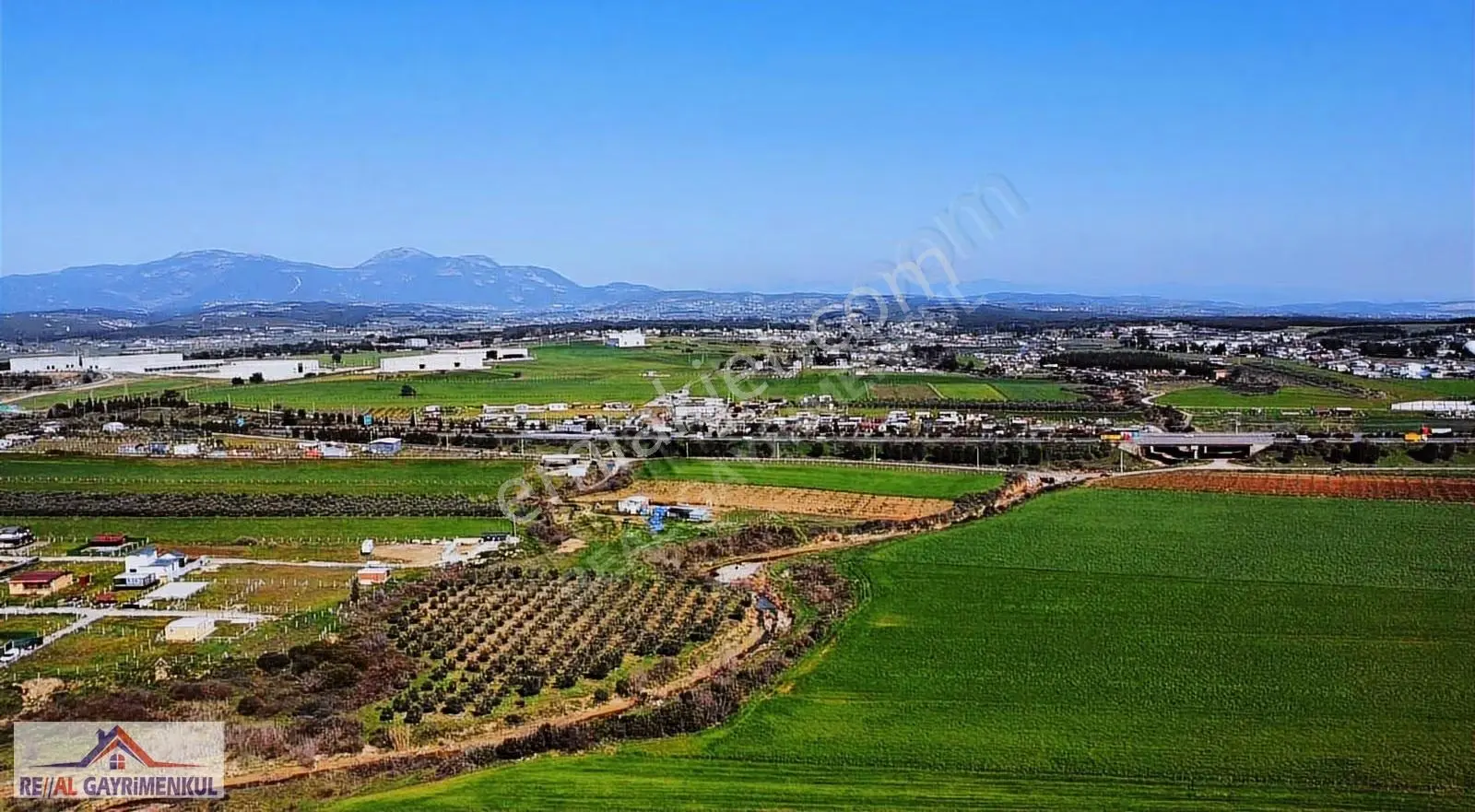 Real'den Oğlananasında 2500m2 İçerisinde 2 Adet Müstakil Ev