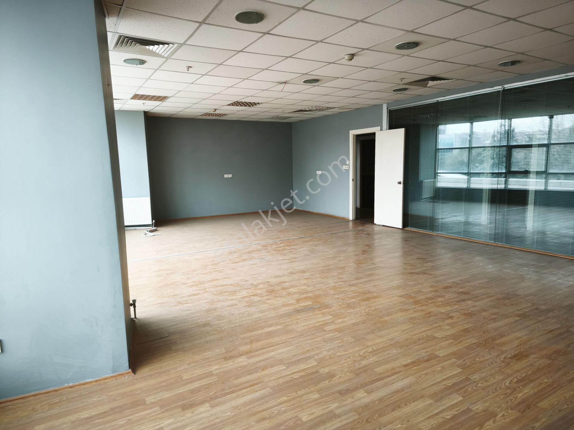 Basın Ekspres Üzerinde Prestijli Plaza'da 500 M2 Kiralık Ofis - Görsel 11