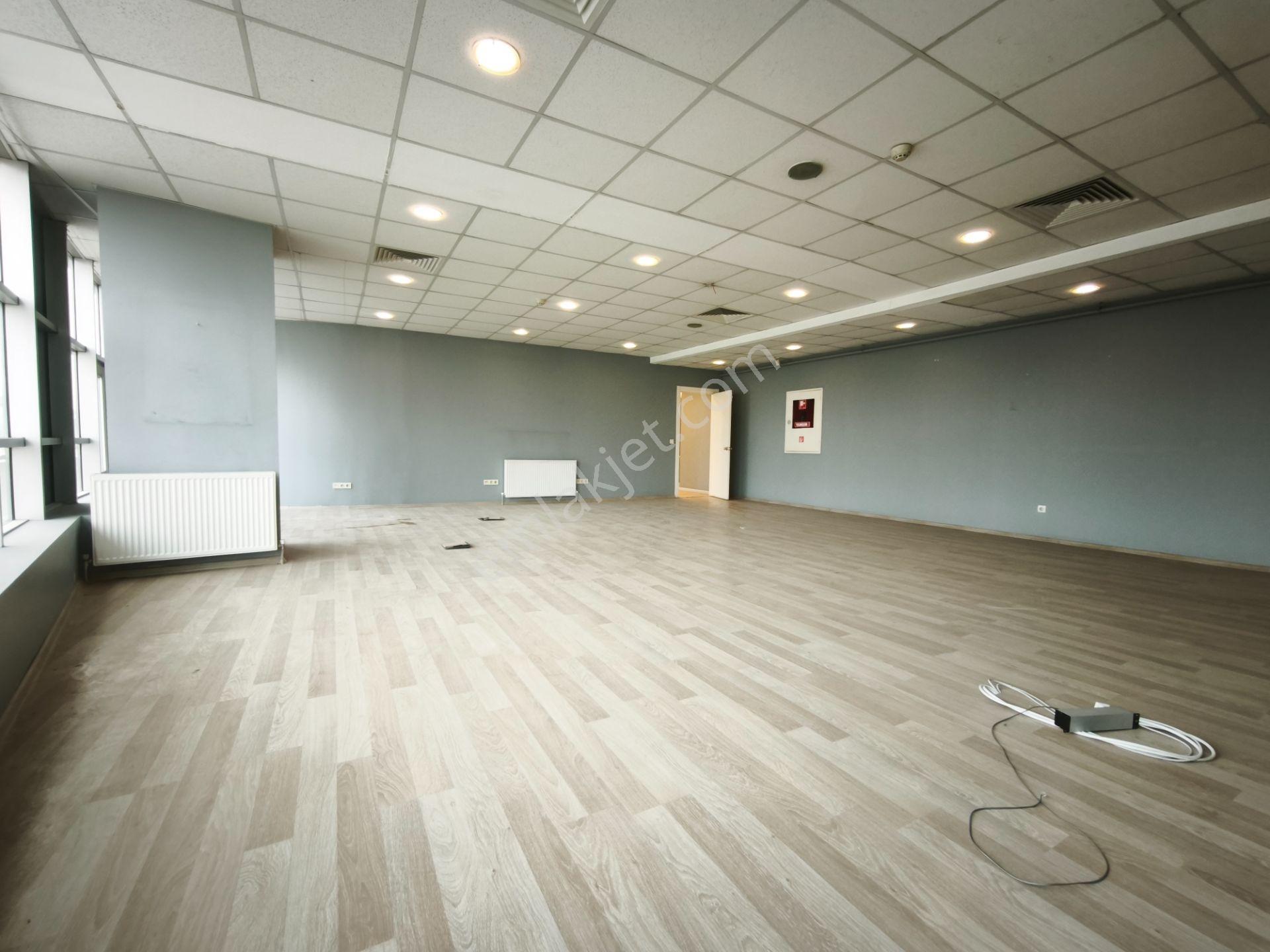 Basın Ekspres Üzerinde Prestijli Plaza'da 500 M2 Kiralık Ofis - Görsel 19