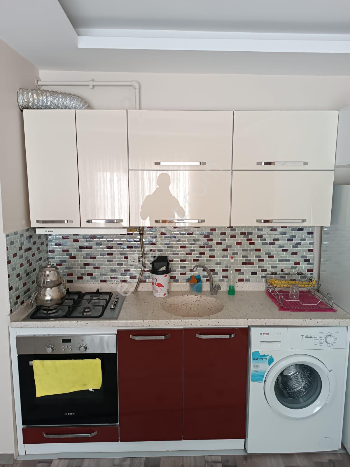 Şerefiye Mah. Eşyalı 1+1 Daire Memur Kiracı Terchli