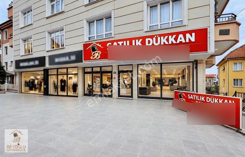 Beyoğlu'ndan Merkezde İşlek Caddede Geniş Cepheli Satılık Dükkan