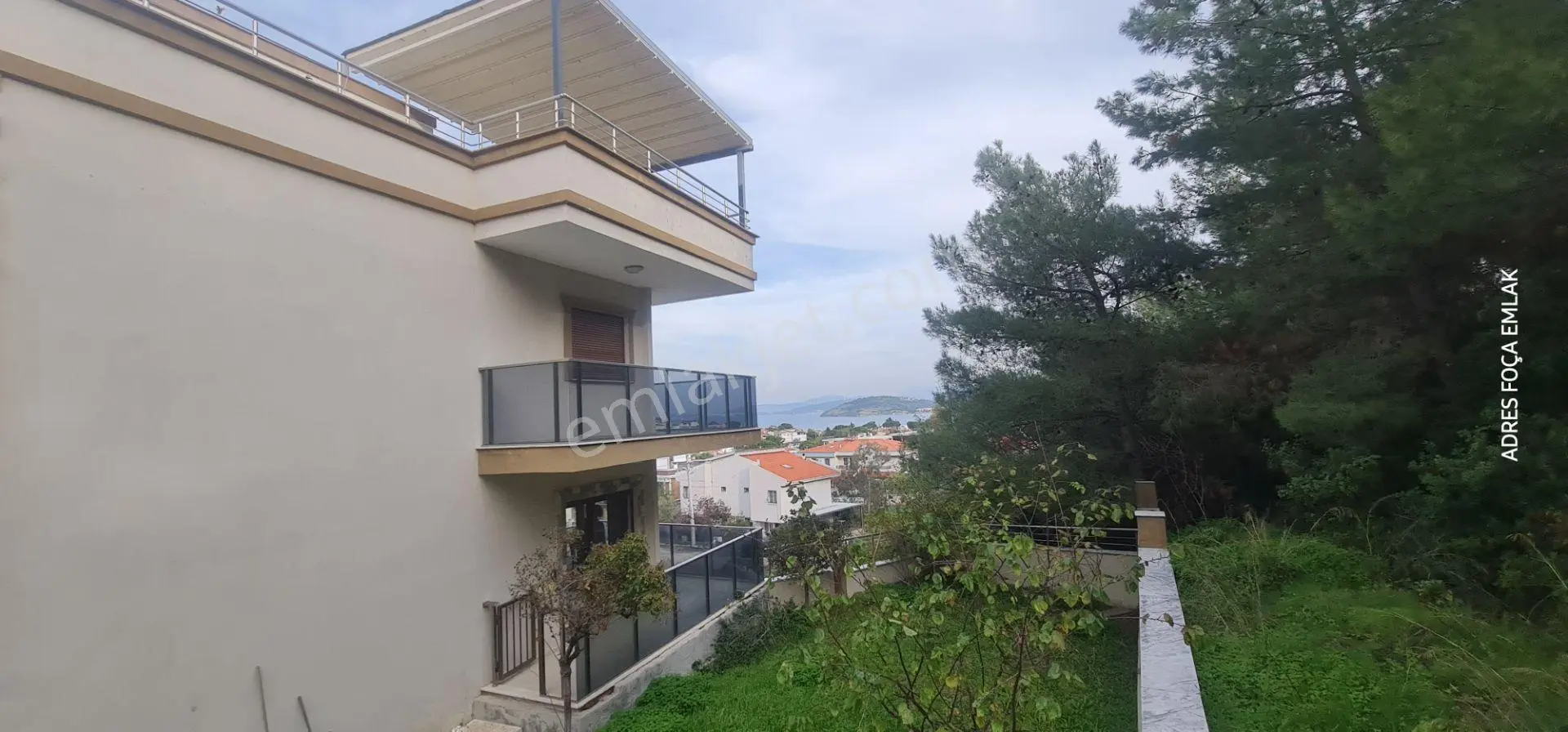 Yenifoça Burunucunda Deniz Manzaralı Müstakil Trıbleks Villa