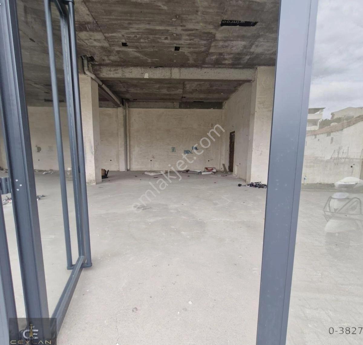 305 M2 Büyük Dükkan