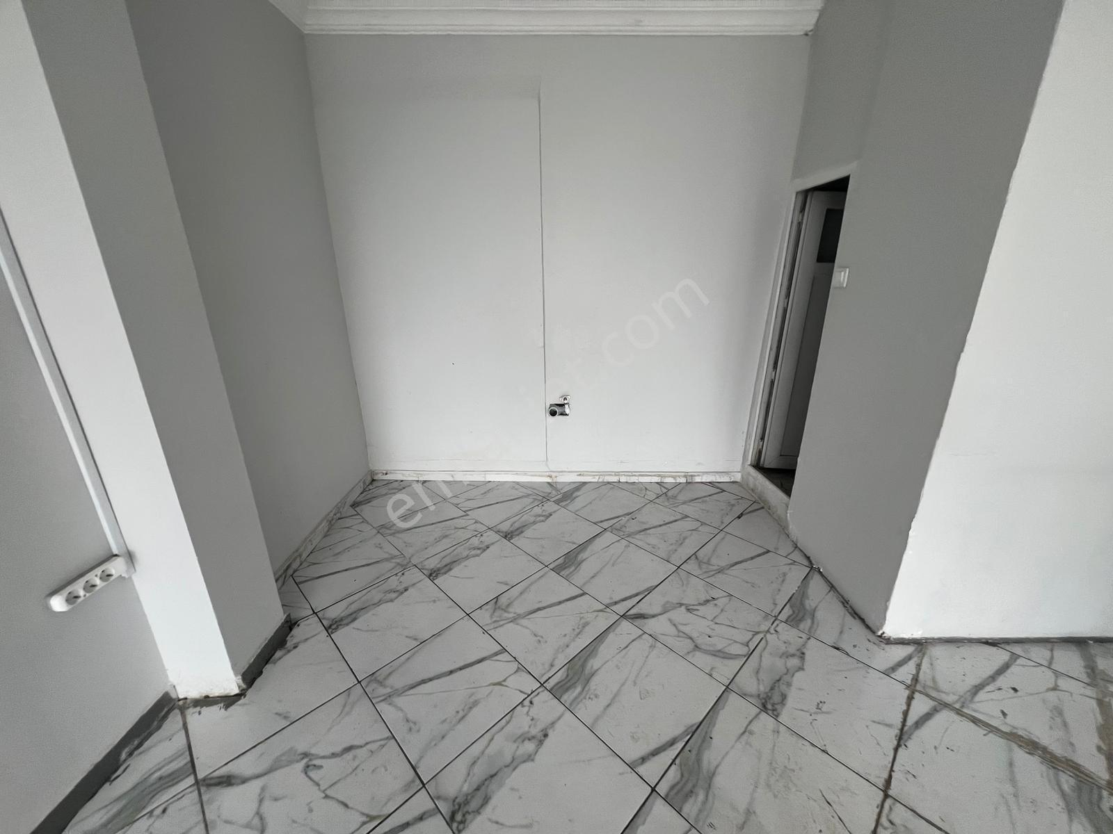 Buca Ufuk Mah.de 25m2 Wc'li Ana Cadde Üzerinde Kiralık Dükkan - Görsel 6