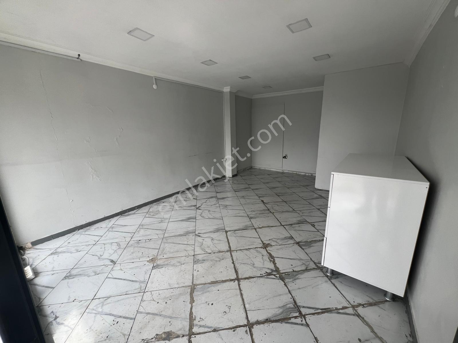 Buca Ufuk Mah.de 25m2 Wc'li Ana Cadde Üzerinde Kiralık Dükkan - Görsel 2