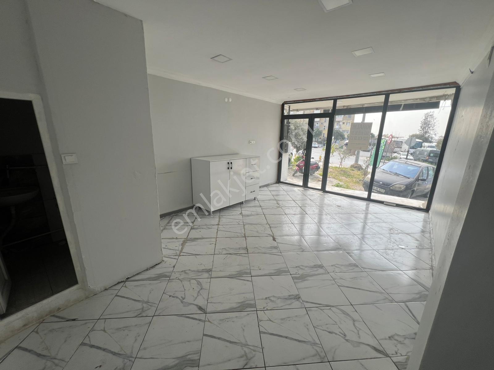 Buca Ufuk Mah.de 25m2 Wc'li Ana Cadde Üzerinde Kiralık Dükkan - Görsel 5
