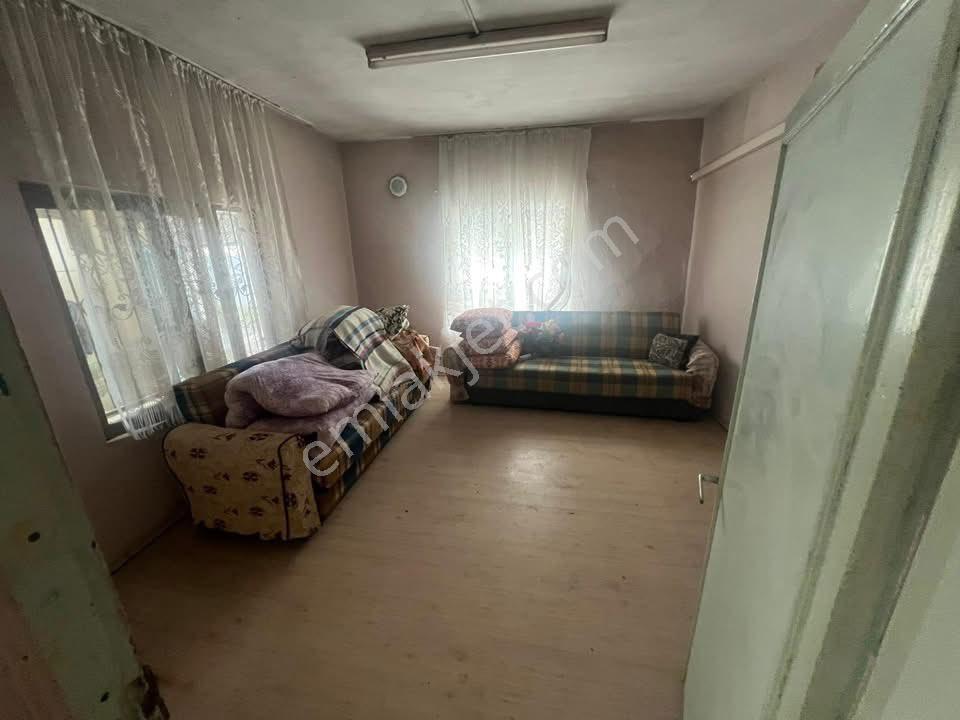 Nazilli’de 3 Kat İmarlı – 250 M² Parsel – Tapuda 2 Yapı – Bahçeli Müstakil Ev - Görsel 9