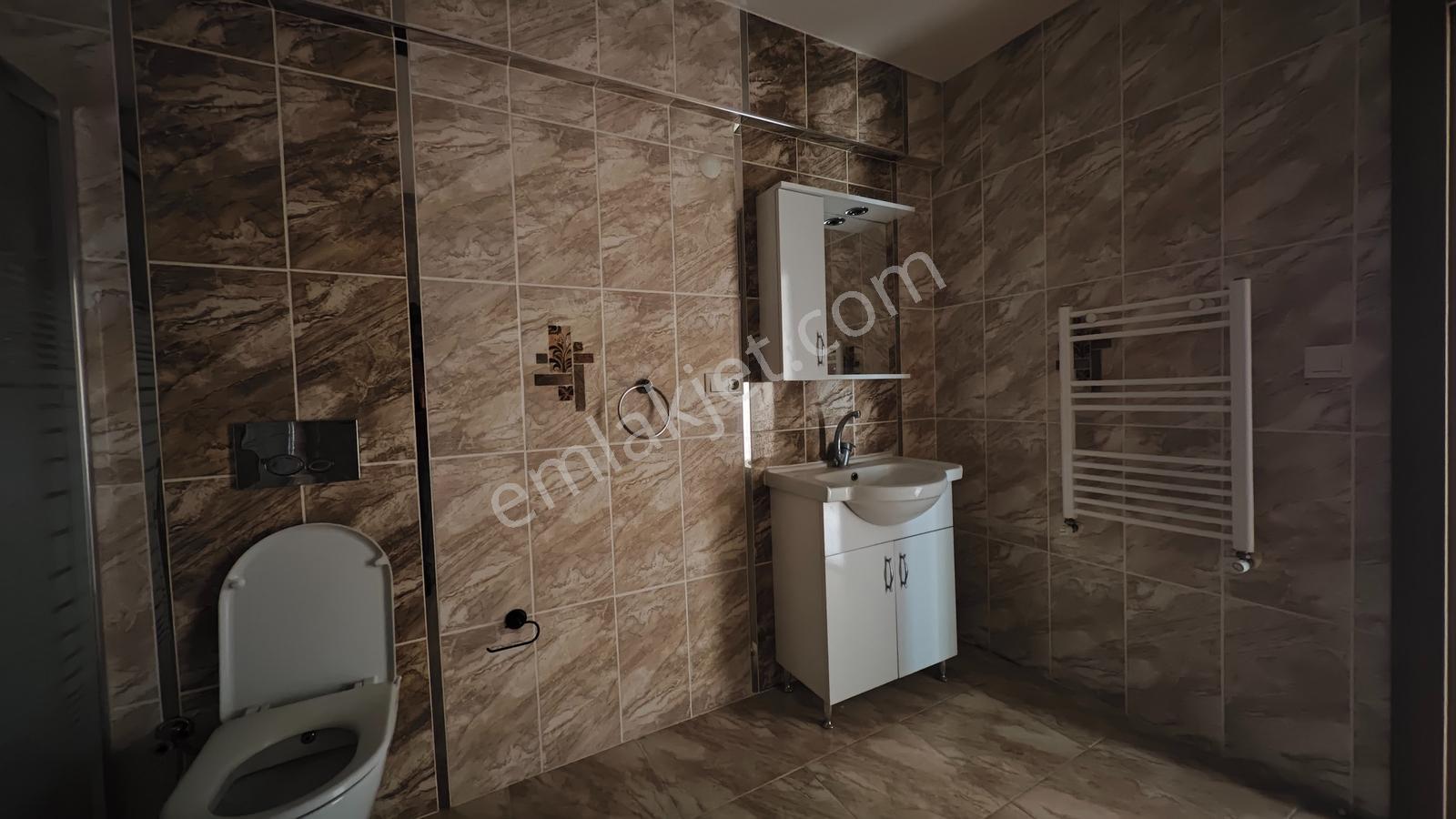 Yeni Cami Akyazı Merkez'de Kiralık Ara Kat 2 + 1 Net 84 M2 - Görsel 22